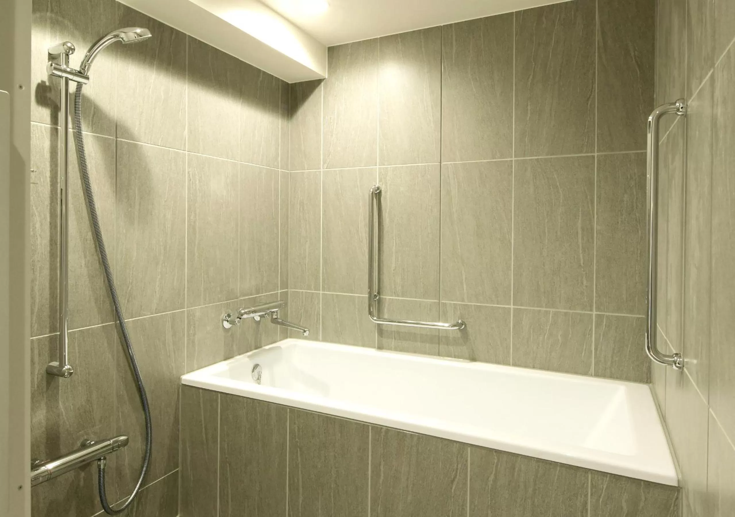 Shower in Oriental Hotel Fukuoka Hakata Station