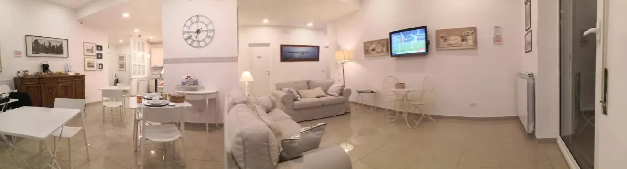 Communal lounge/ TV room in Guantai 30