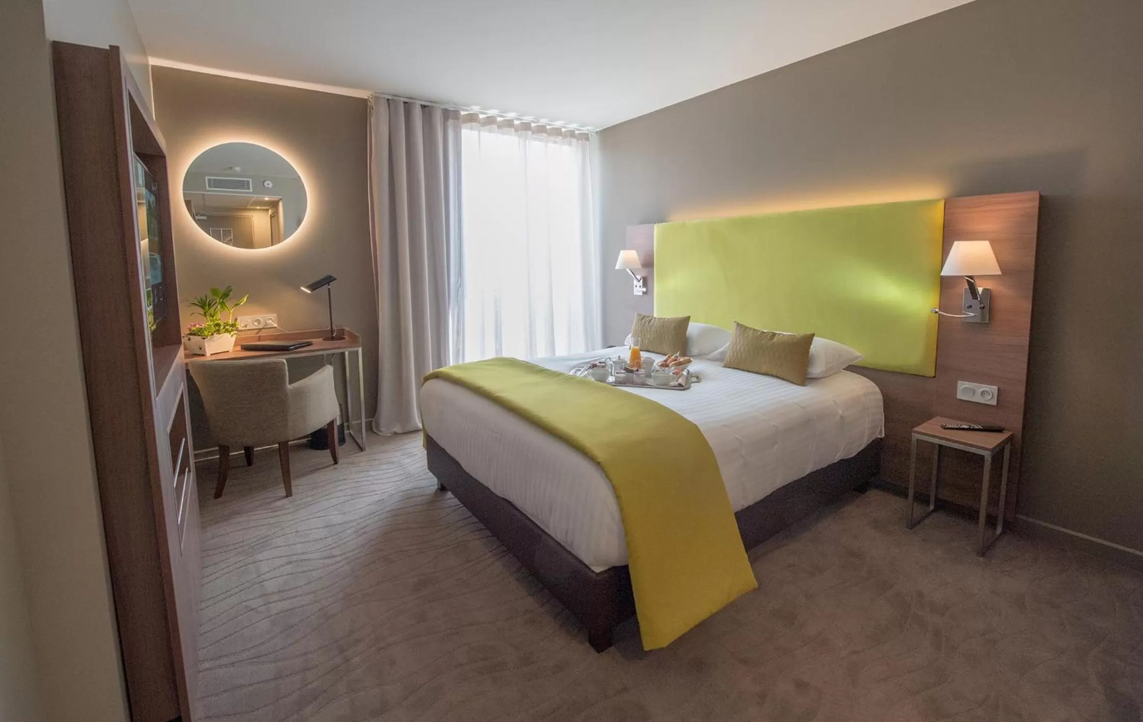 Bedroom, Bed in Hotel Lou Castelet