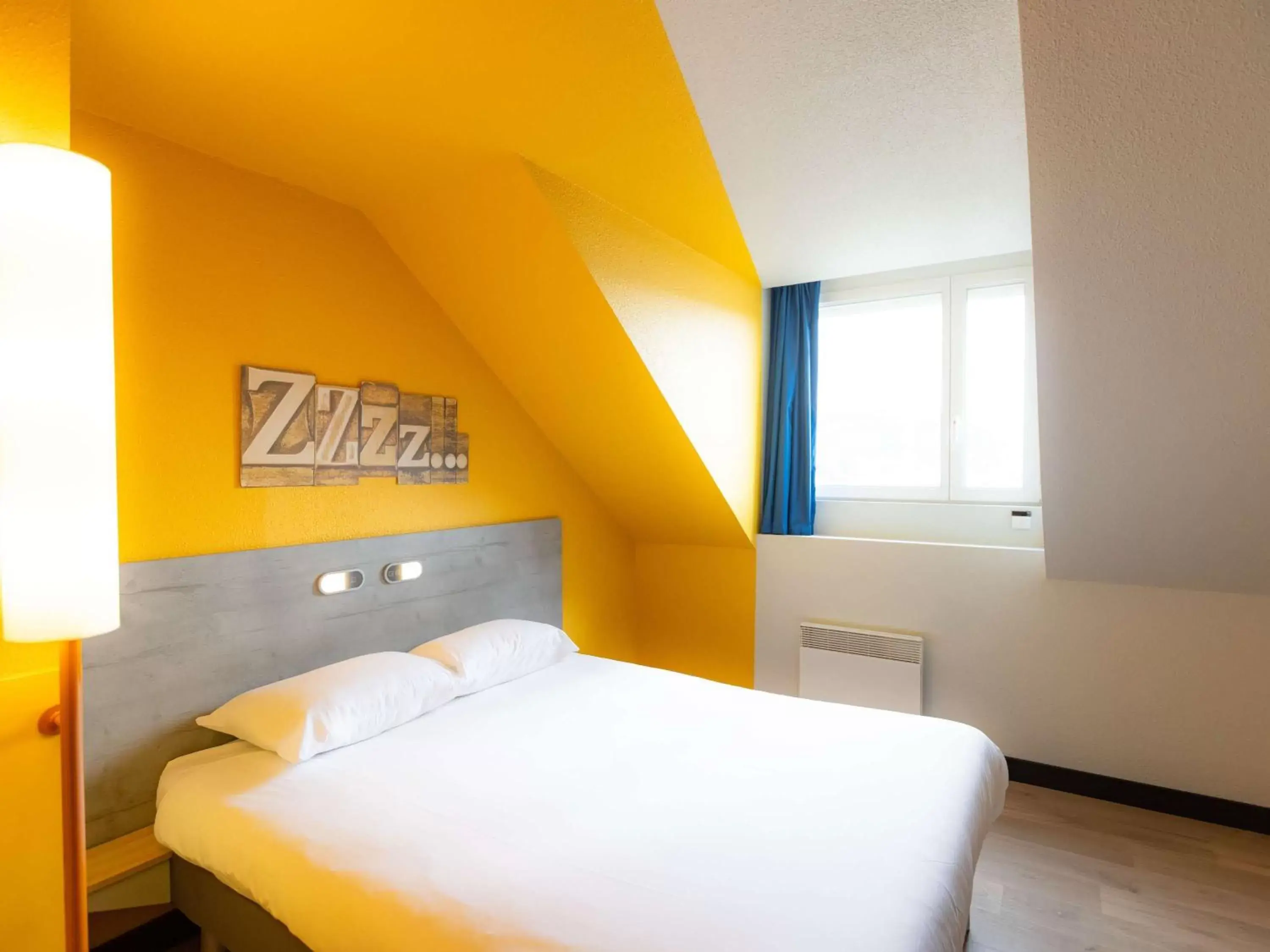 Property building, Bed in ibis budget Besançon Centre Gare