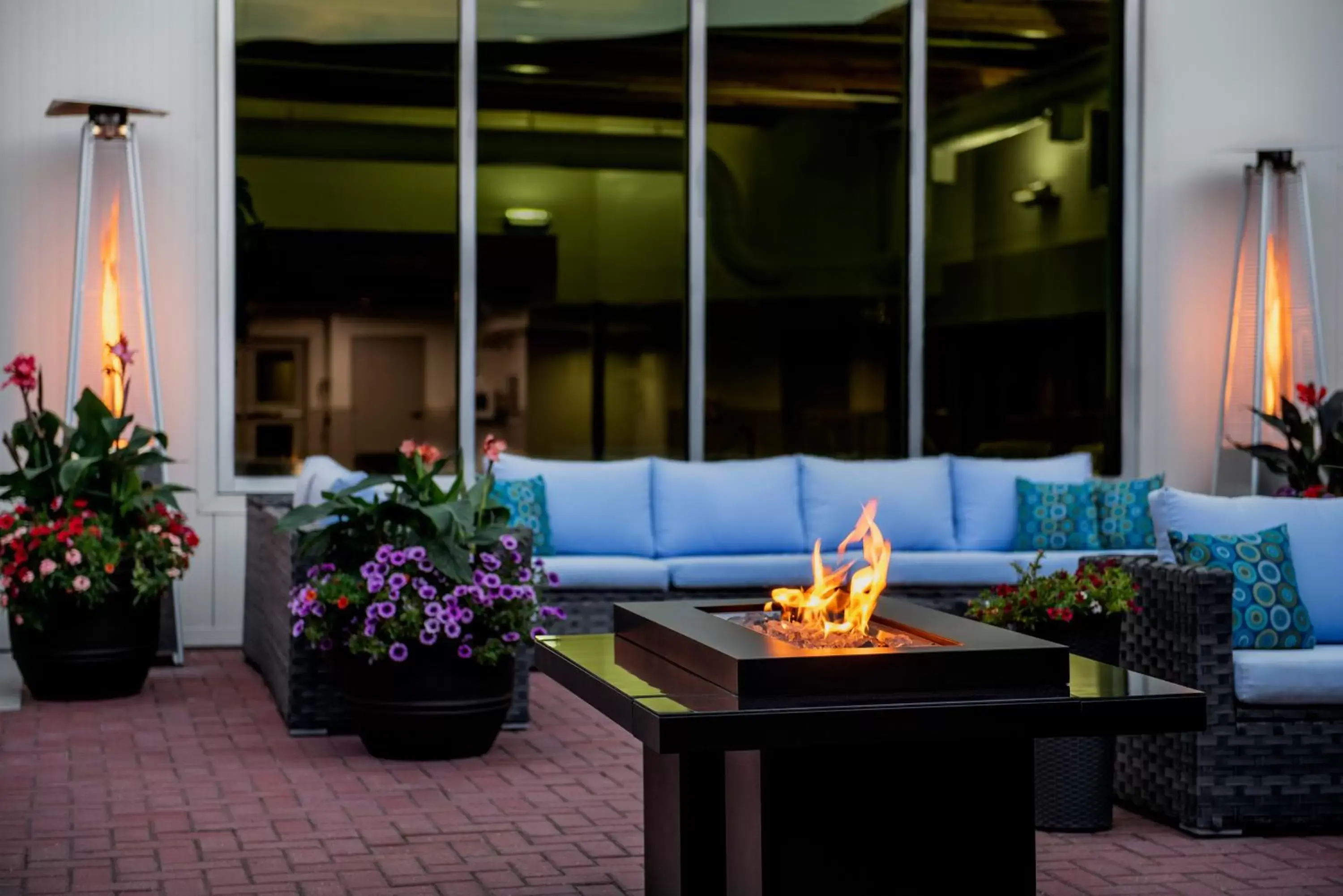 Summer, Seating Area in Red Deer Resort & Casino