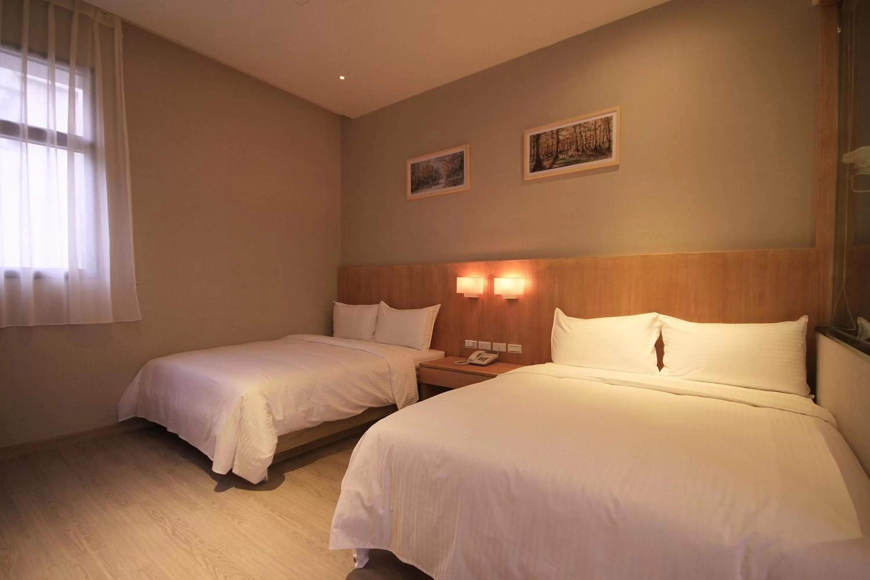 Photo of the whole room, Bed in Hangkhau Hotel