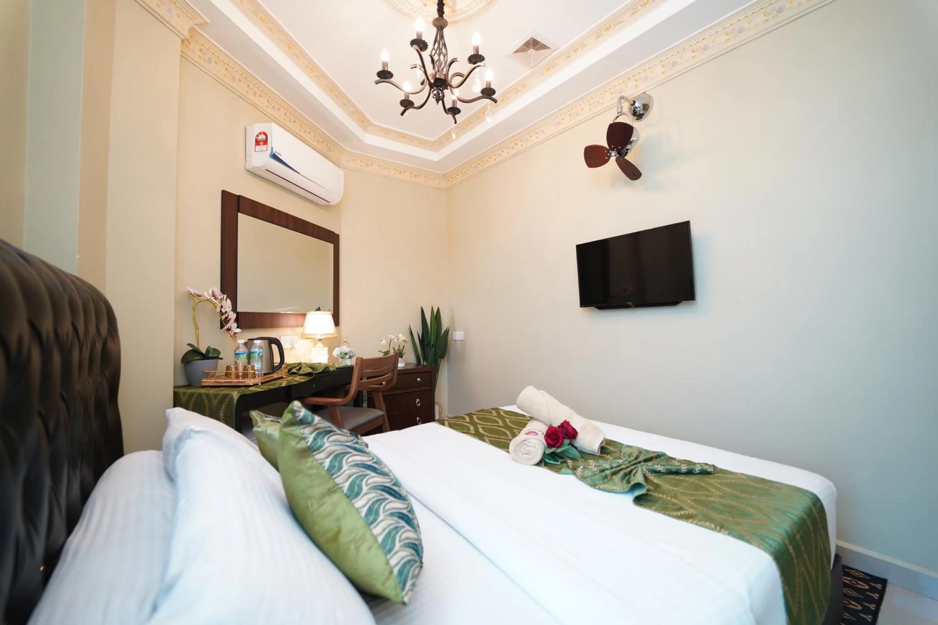 Bed in Ghazrin's Classic Hotel JB