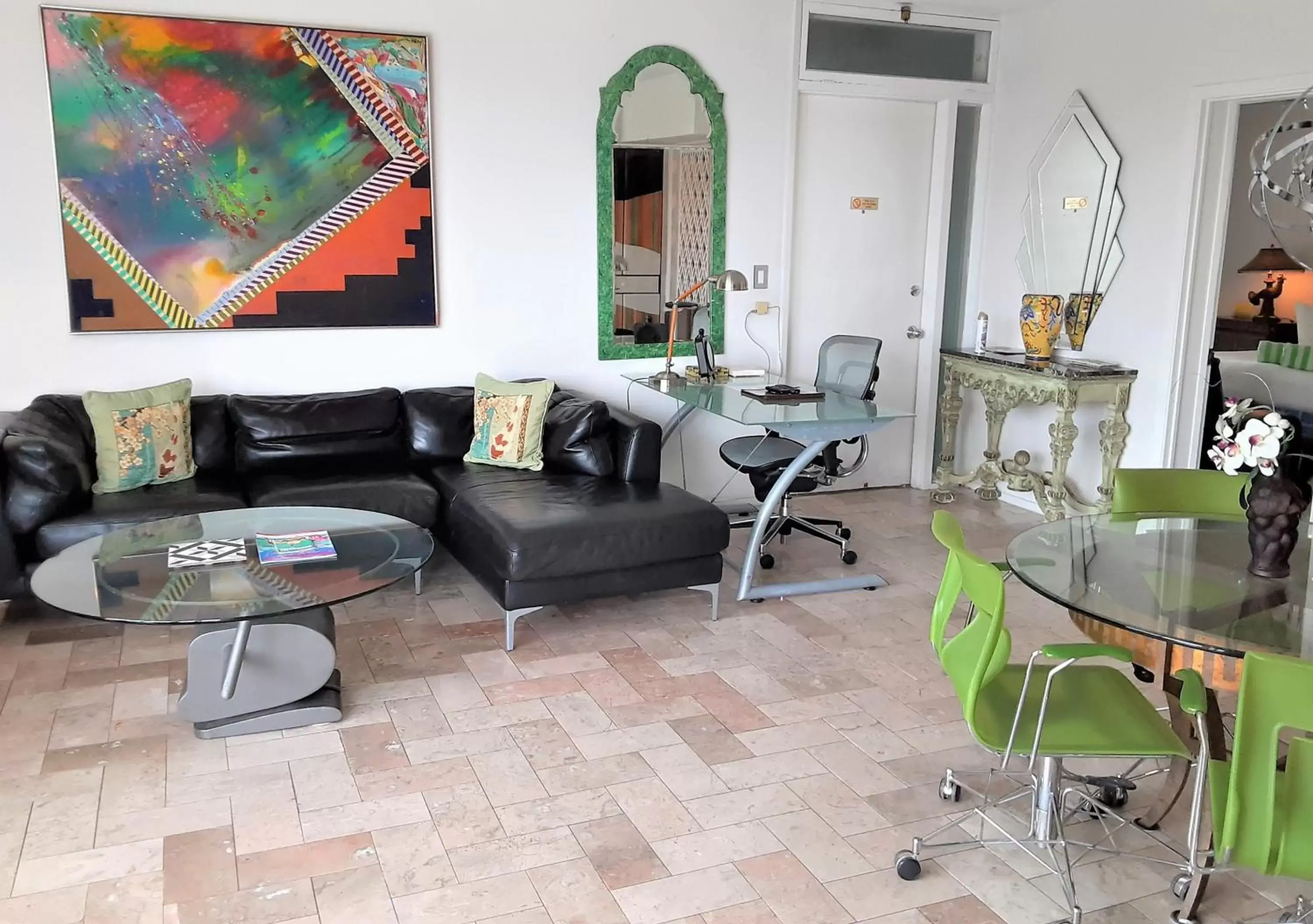 Living room, Seating Area in Manhattan Tower Apartment Hotel