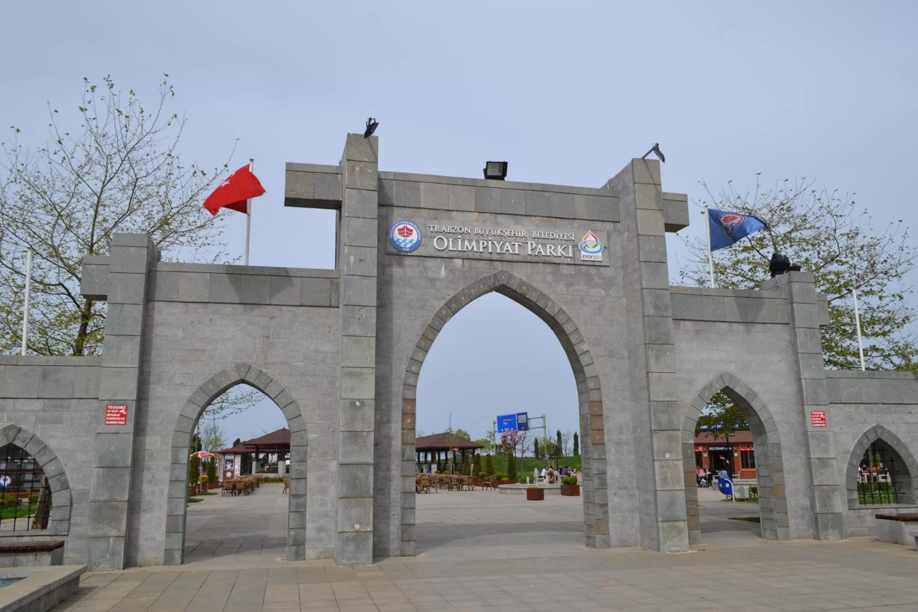 Nearby landmark, Property Building in The Twins Apartmens