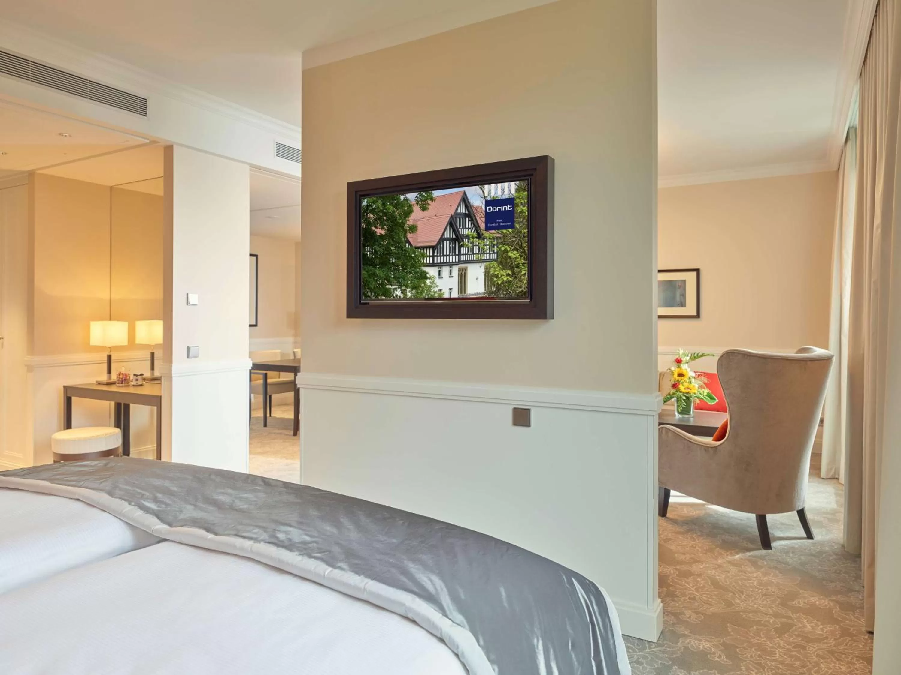 Photo of the whole room, Bed in Dorint Hotel Frankfurt/Oberursel