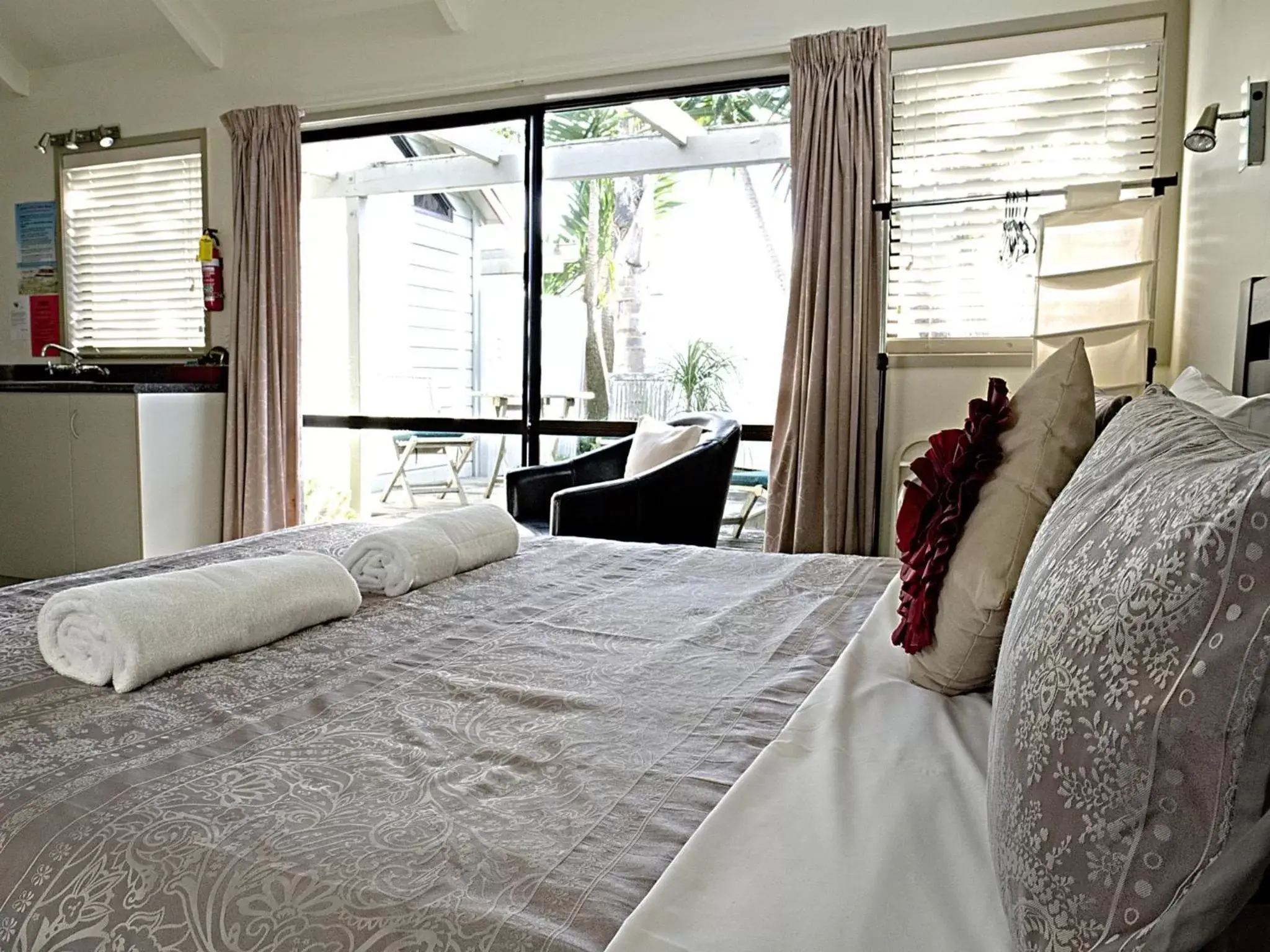 Bed in Tairua Shores Motel