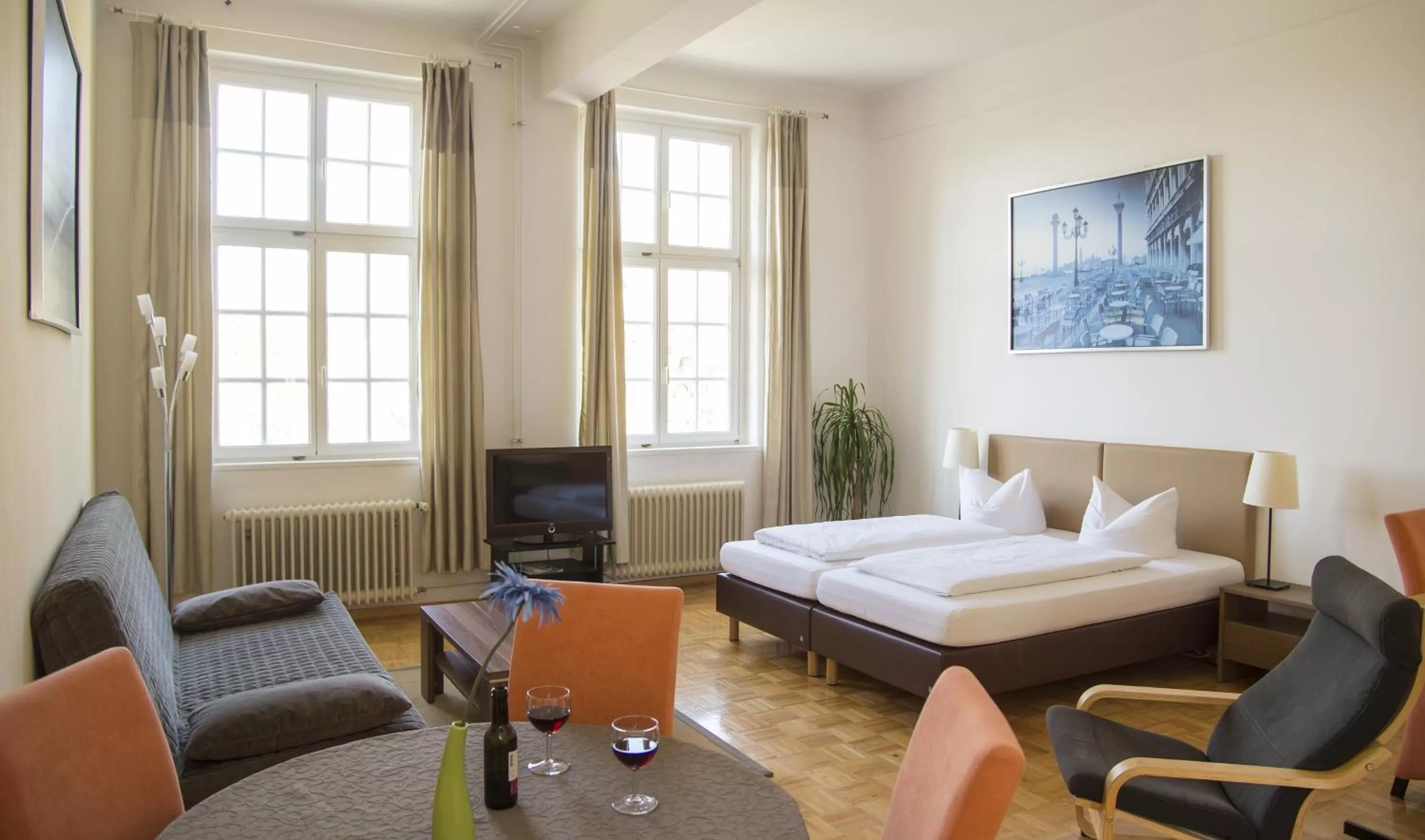 Photo of the whole room, Bed in Apartment Hotel Konstanz