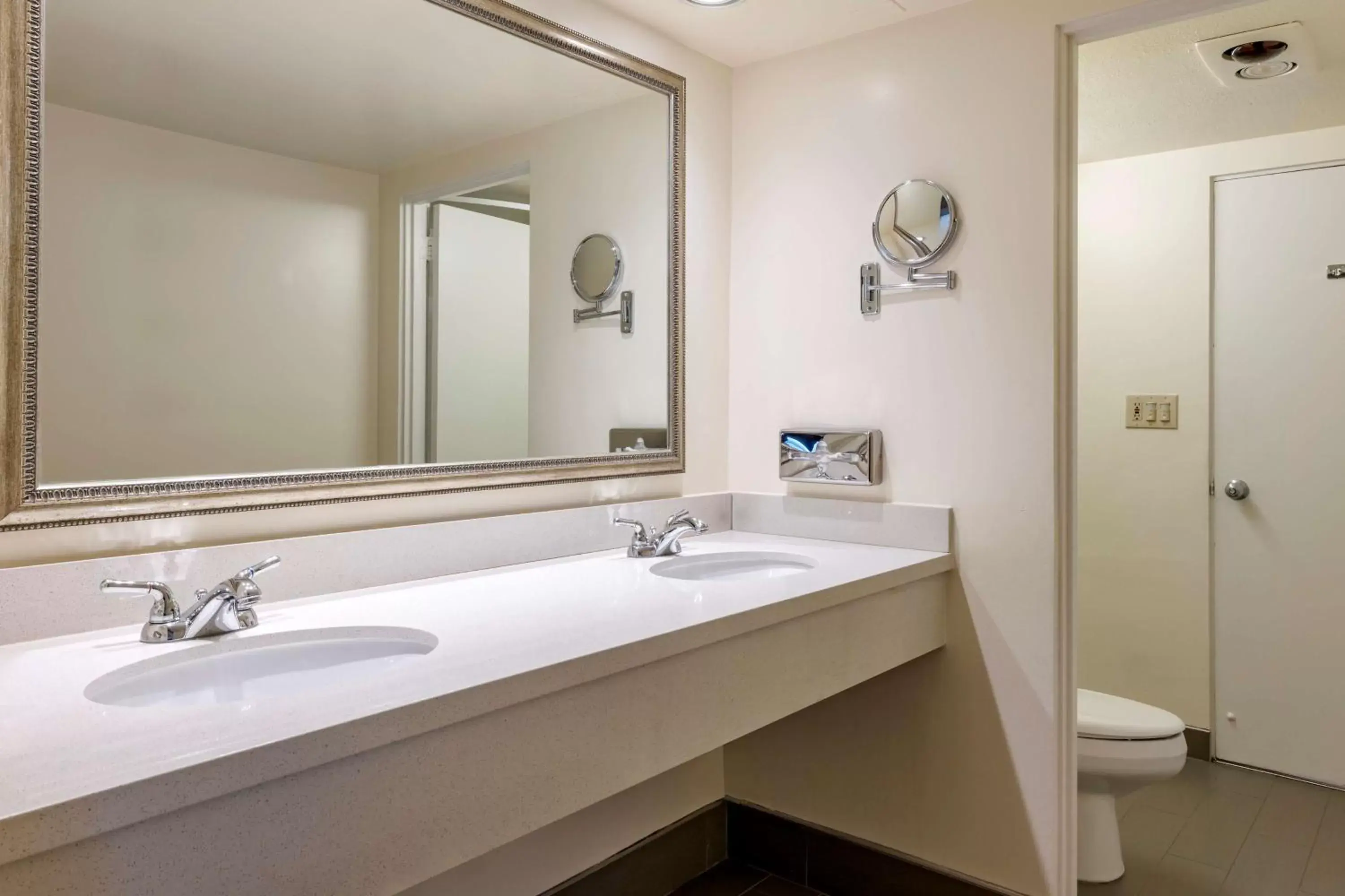 Photo of the whole room, Bathroom in Best Western Plus Thousand Oaks Inn