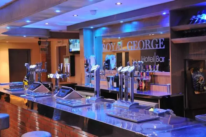 Lounge or bar, Restaurant/Places to Eat in Royal George Hotel