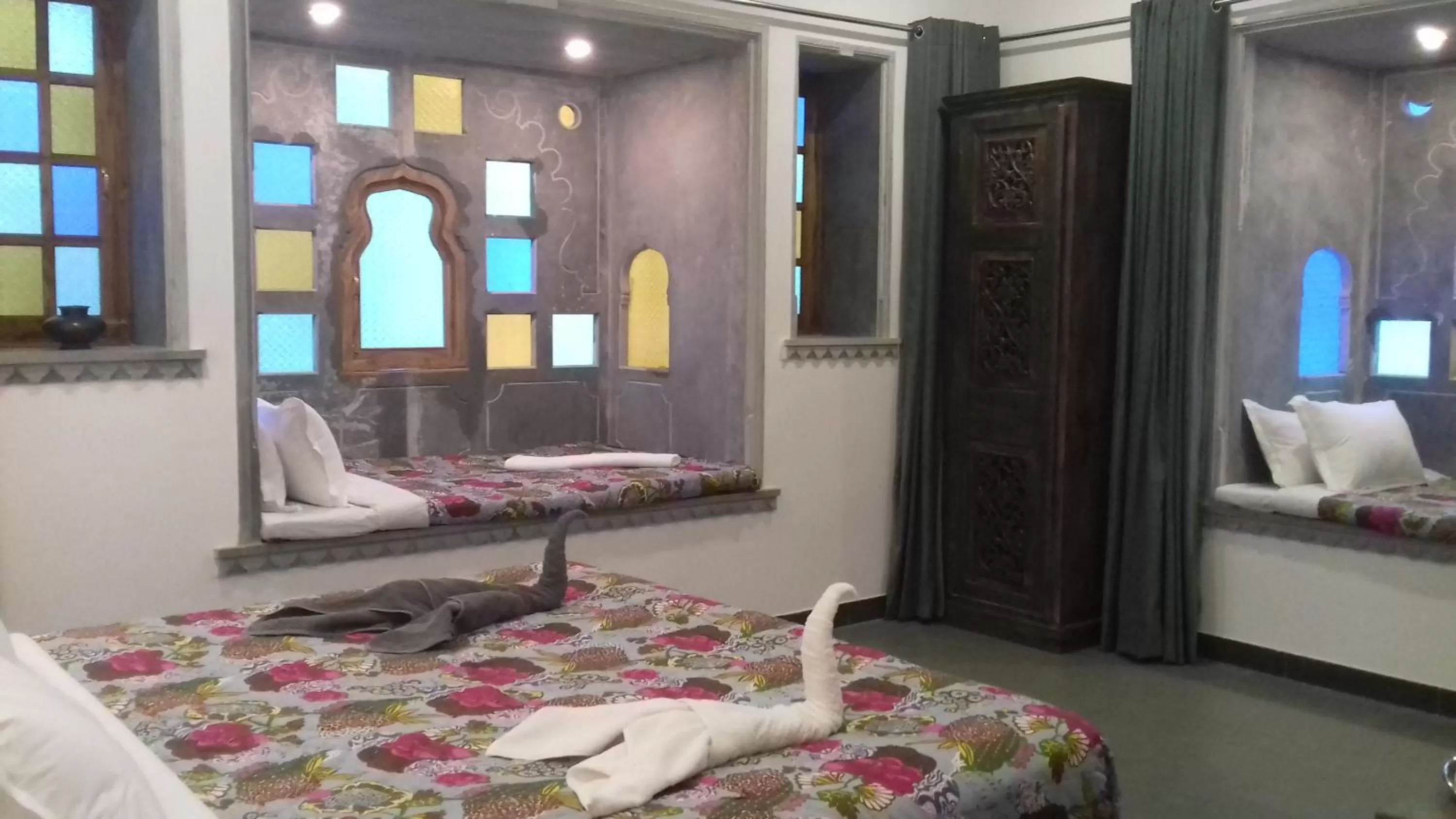 Bed in The Neem Tree