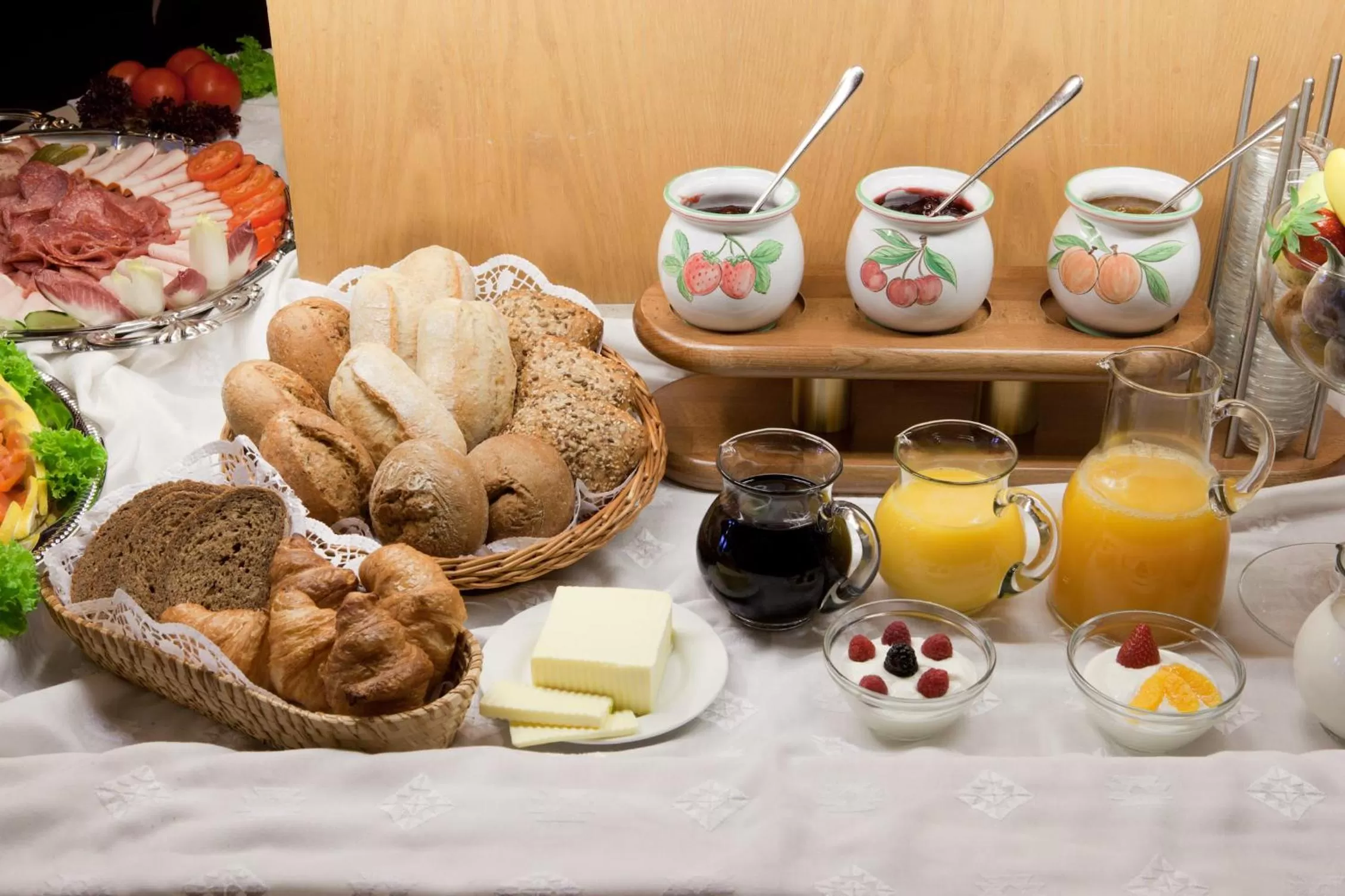 Buffet breakfast in Hotel Hachinger Hof