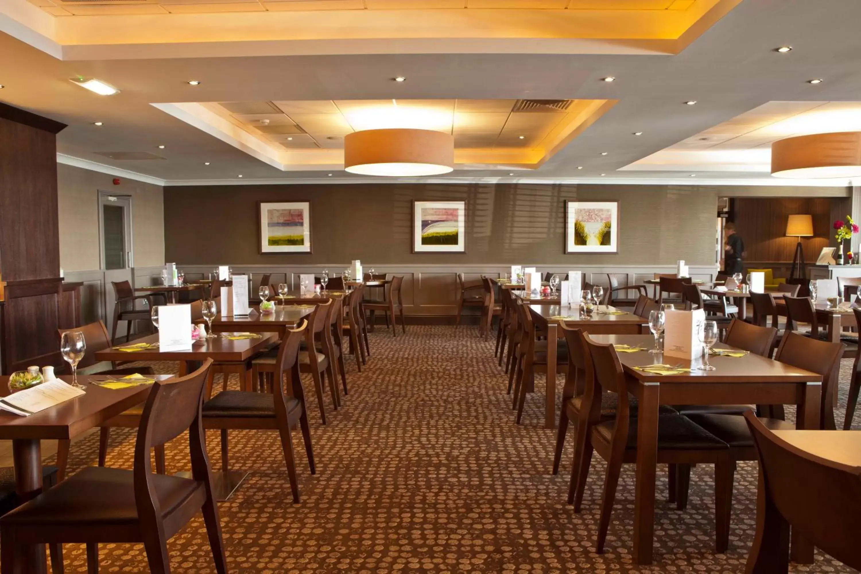 Restaurant/Places to Eat in St Ives Hotel