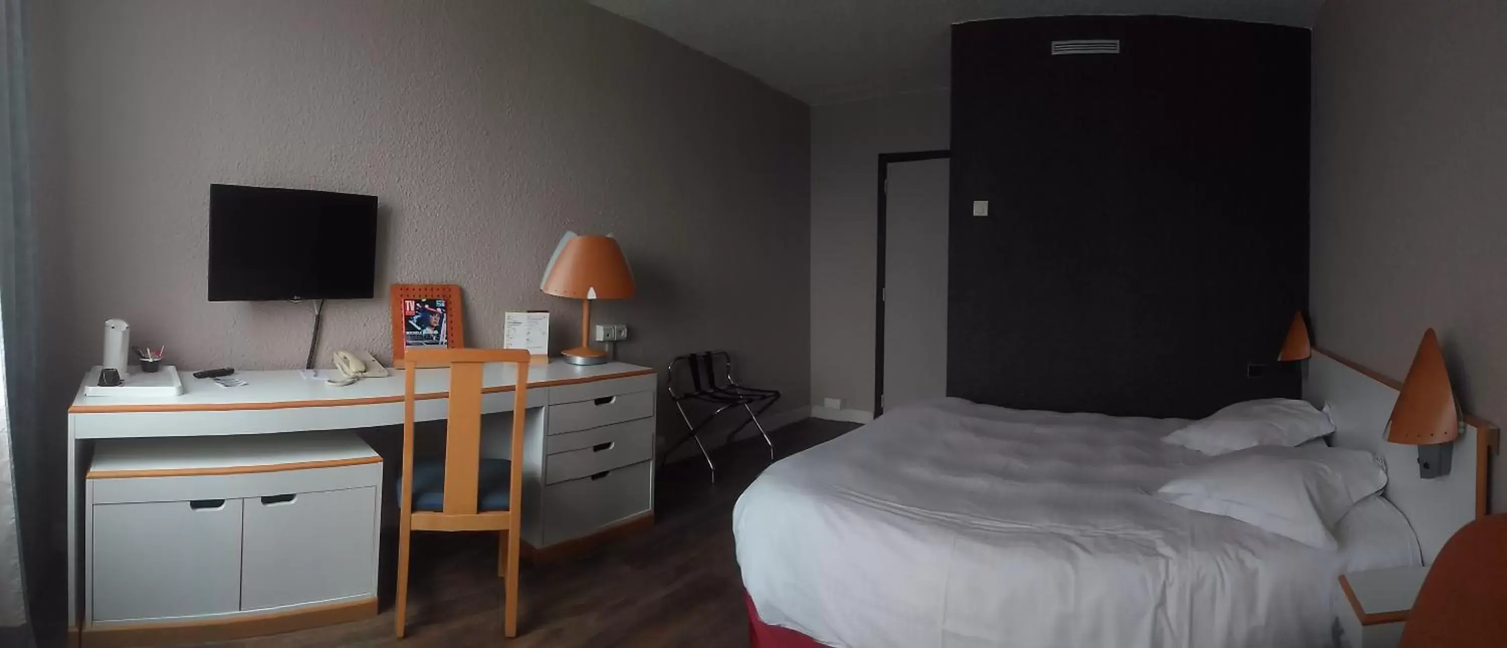 Photo of the whole room, Bed in ibis Styles Lille Neuville en Ferrain