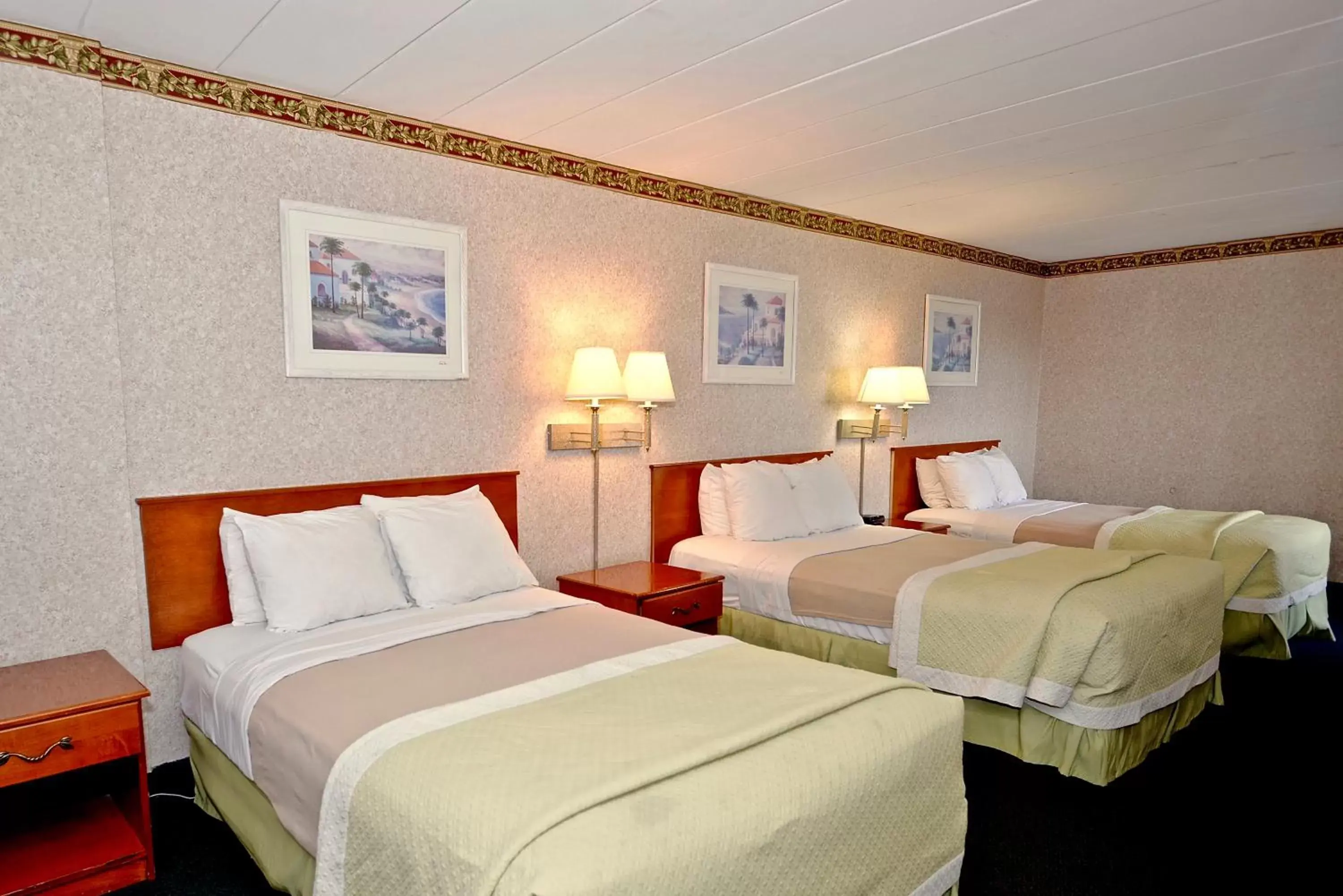 Photo of the whole room, Bed in Days Inn by Wyndham Atlantic City Beachblock