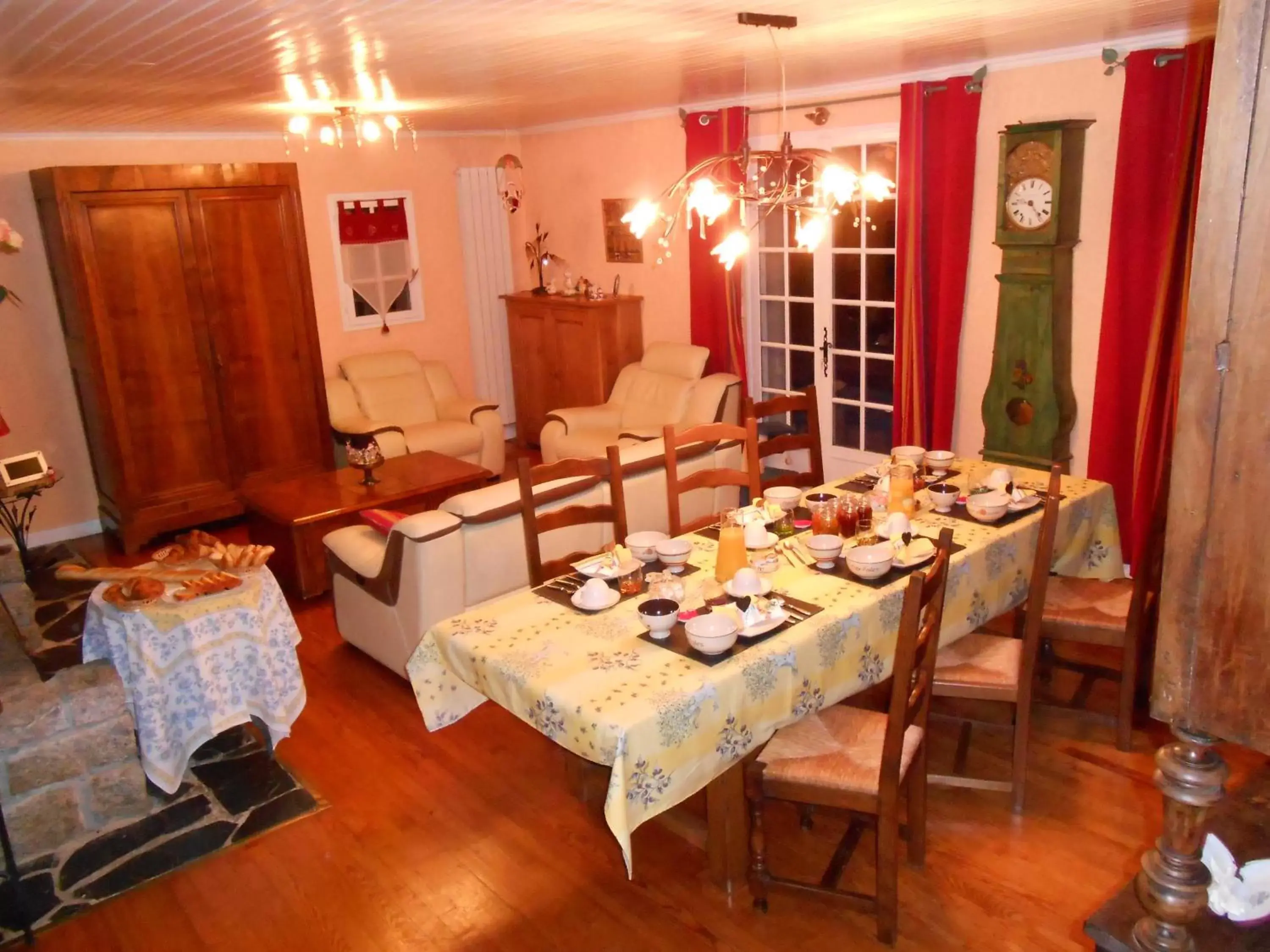 Restaurant/places to eat, Dining Area in Chambres d'hôtes Al Camp d'Espalougues