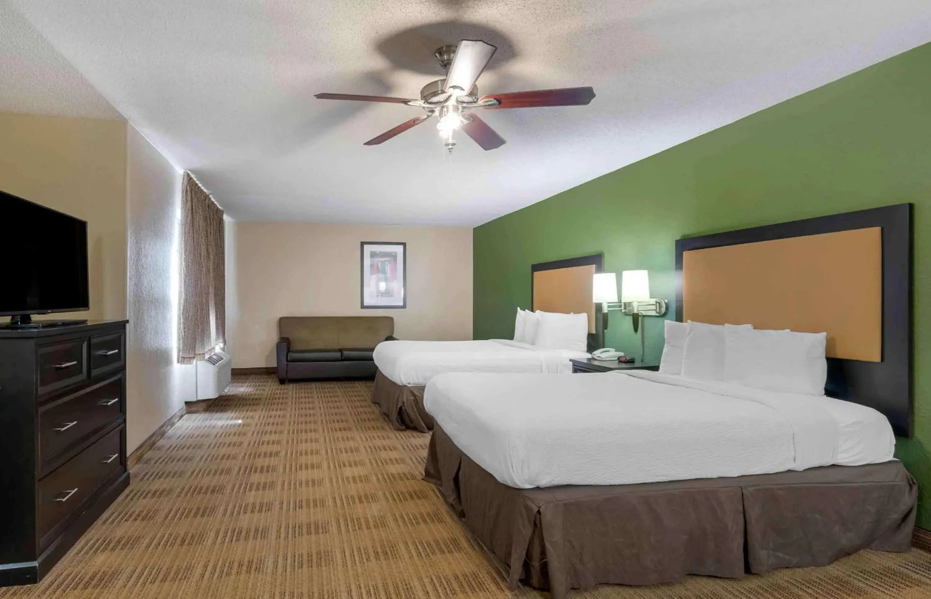 Bedroom, Bed in Extended Stay America Suites - Jacksonville - Lenoir Avenue East