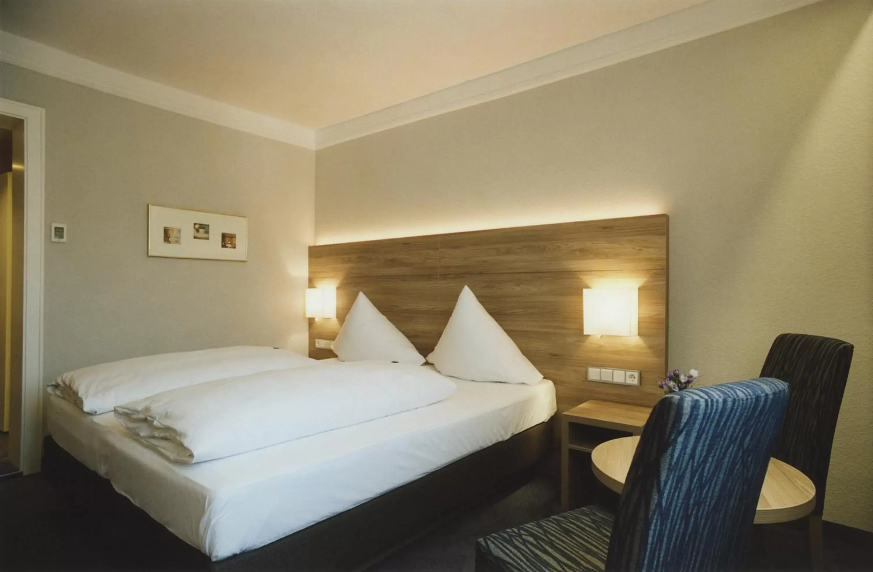 Photo of the whole room, Bed in Hotel Jedermann