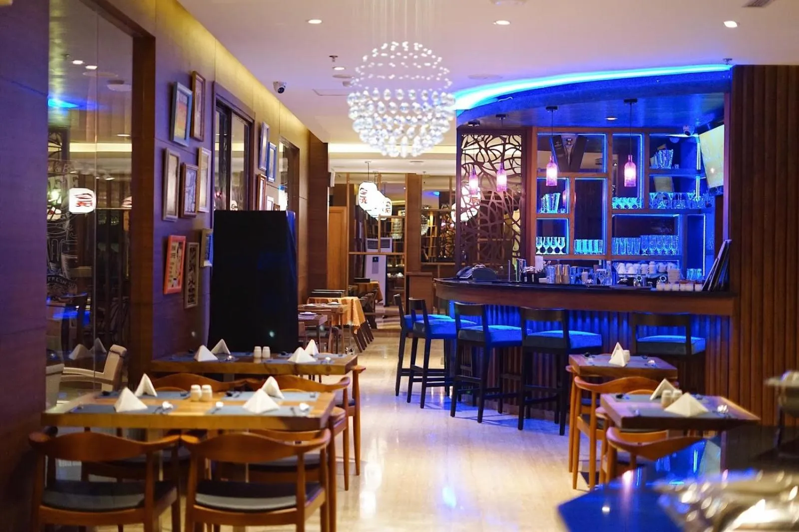 Restaurant/places to eat in Sotis Residence Pejompongan