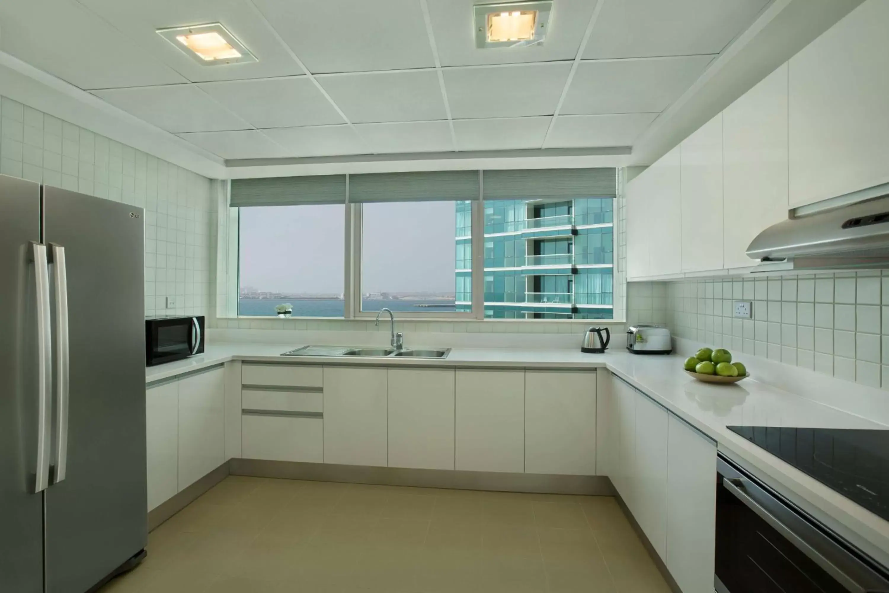 Kitchen or kitchenette, Kitchen/Kitchenette in DoubleTree by Hilton Dubai Jumeirah Beach