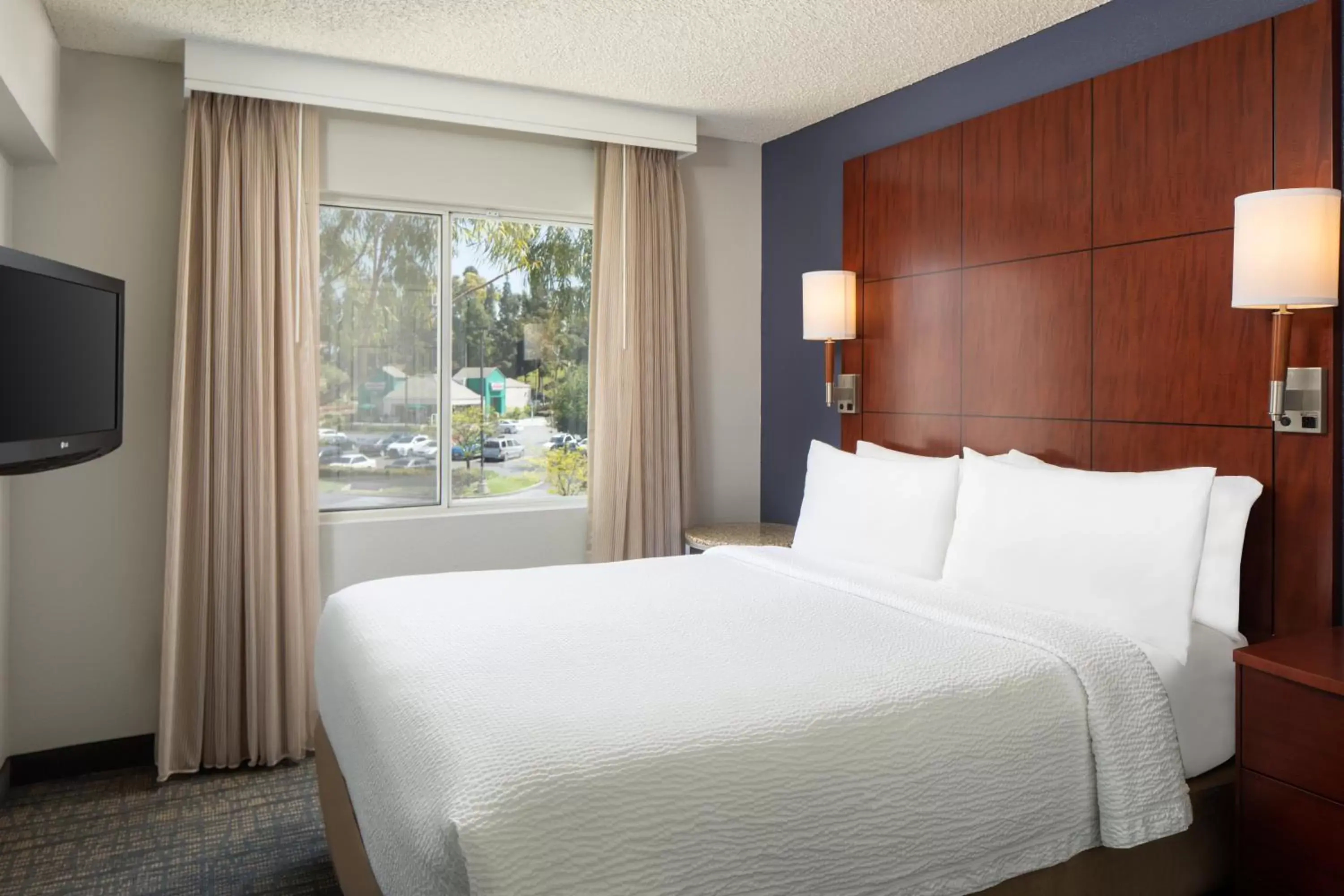 Bed in Sonesta ES Suites Carmel Mountain - San Diego