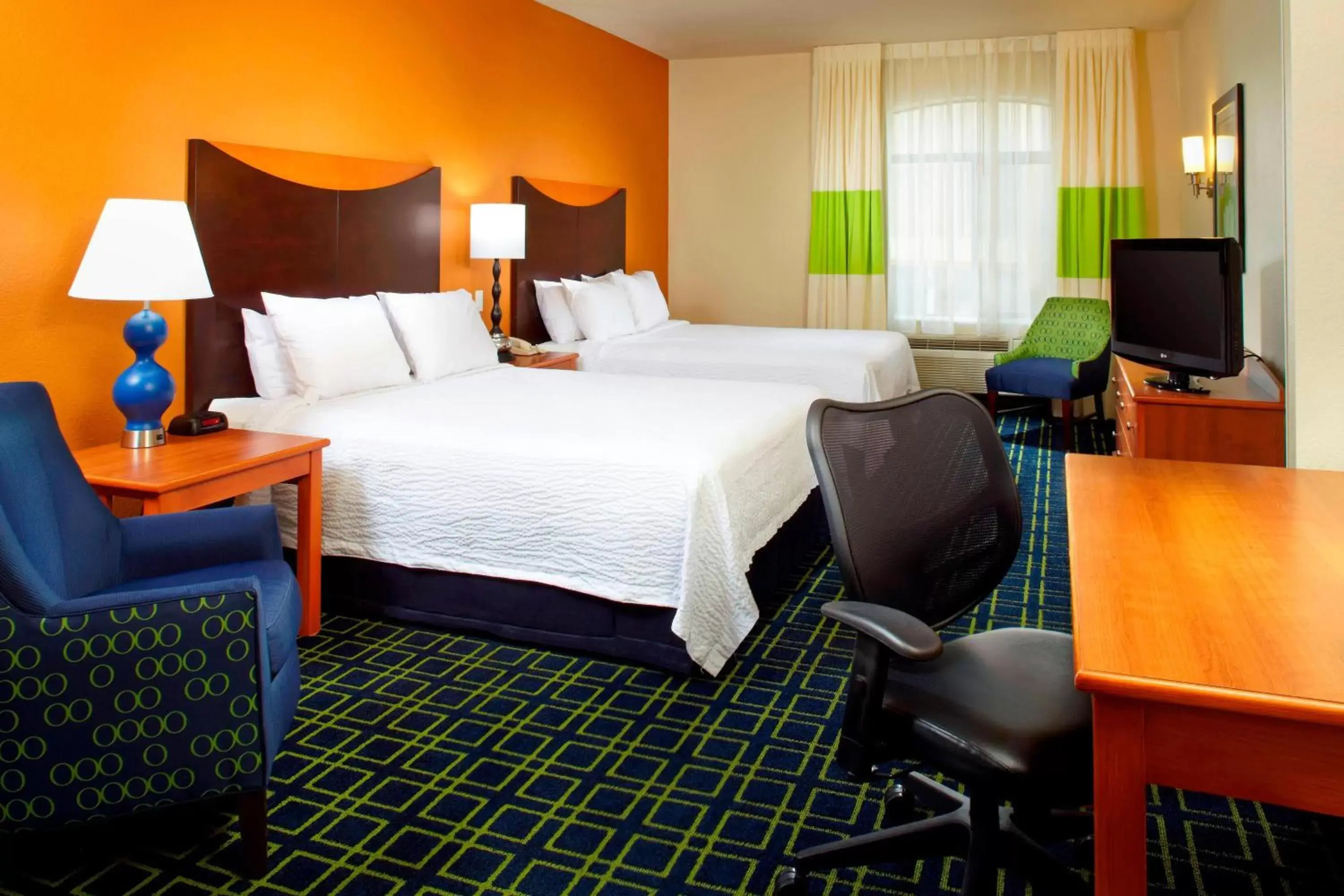 Photo of the whole room, Bed in Fairfield Inn & Suites Phoenix Midtown