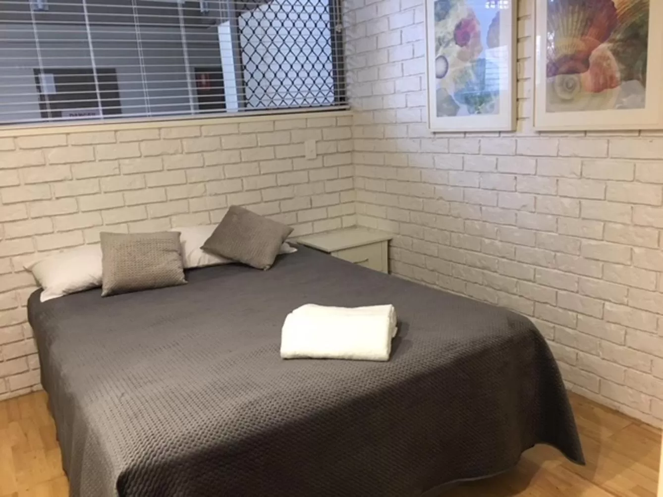 Bed in Merrima Court Holidays