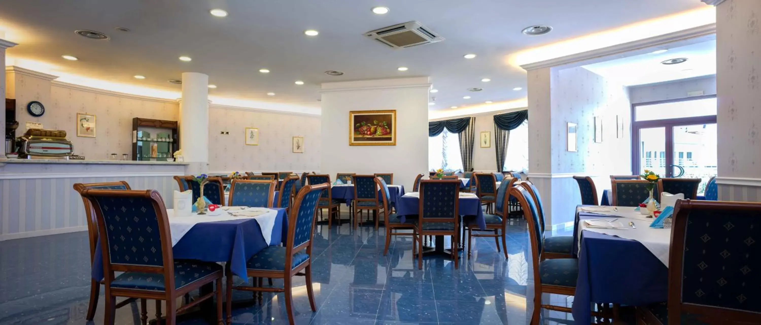 Restaurant/Places to Eat in Hotel Hermitage