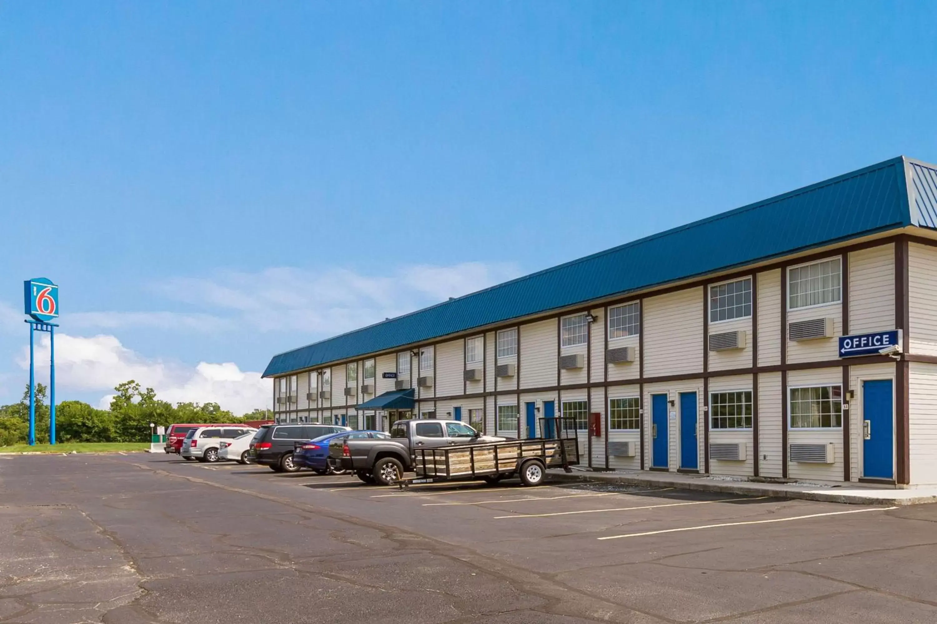 Property Building in Motel 6-Rossford, OH