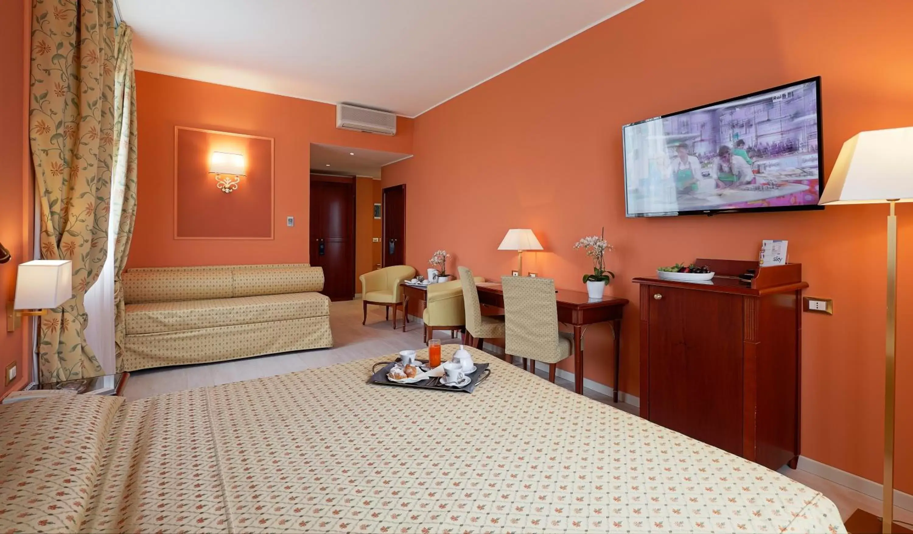 TV/Entertainment Center in Savoia Hotel Regency