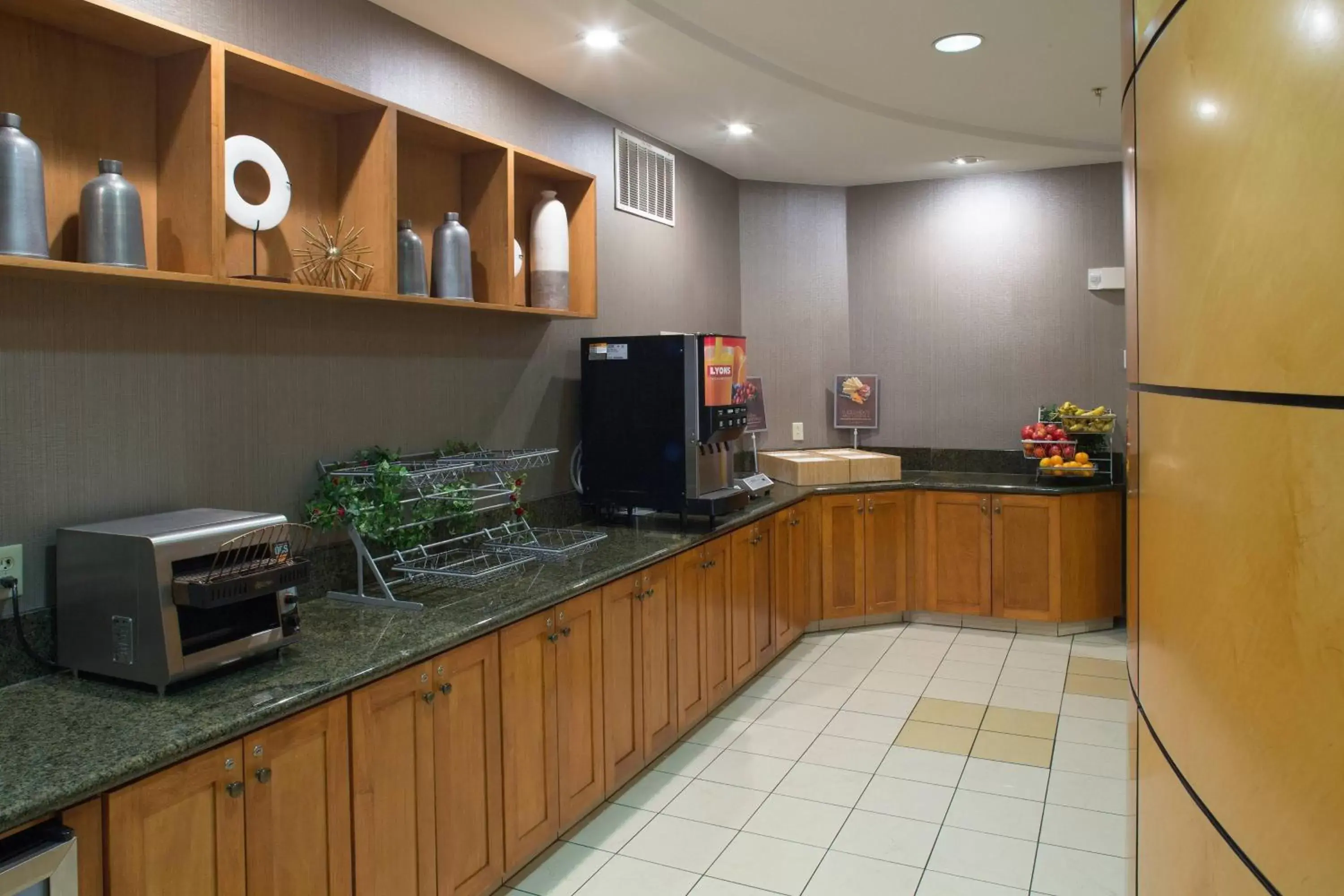 Breakfast, Kitchen/Kitchenette in SpringHill Suites by Marriott Billings