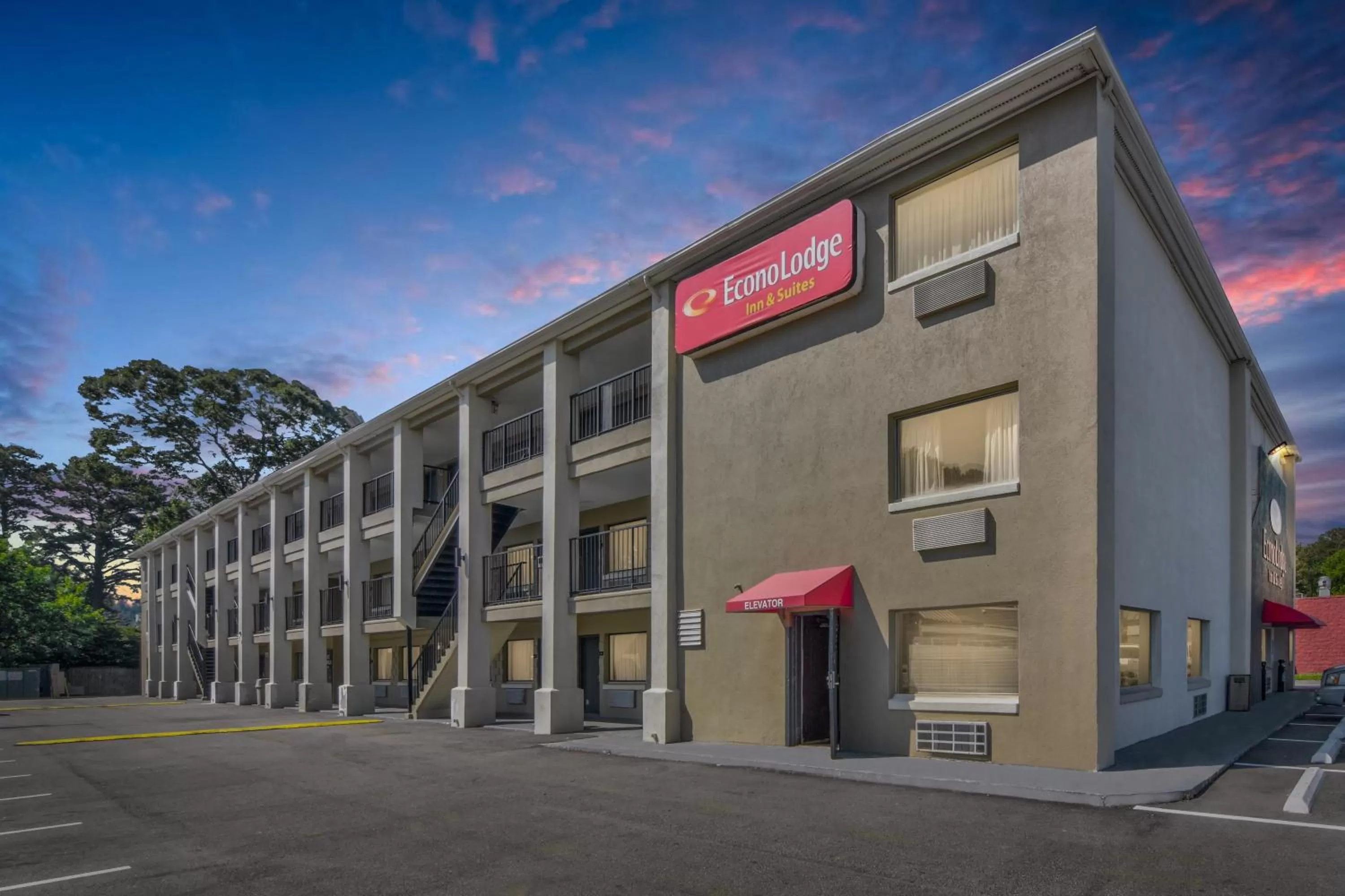 Property building in Econo Lodge Inn & Suites Virginia Beach - Norfolk