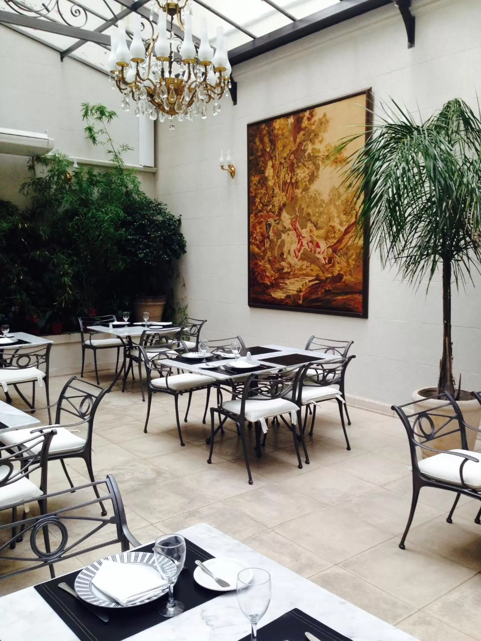 Restaurant/places to eat in Hotel Club Frances