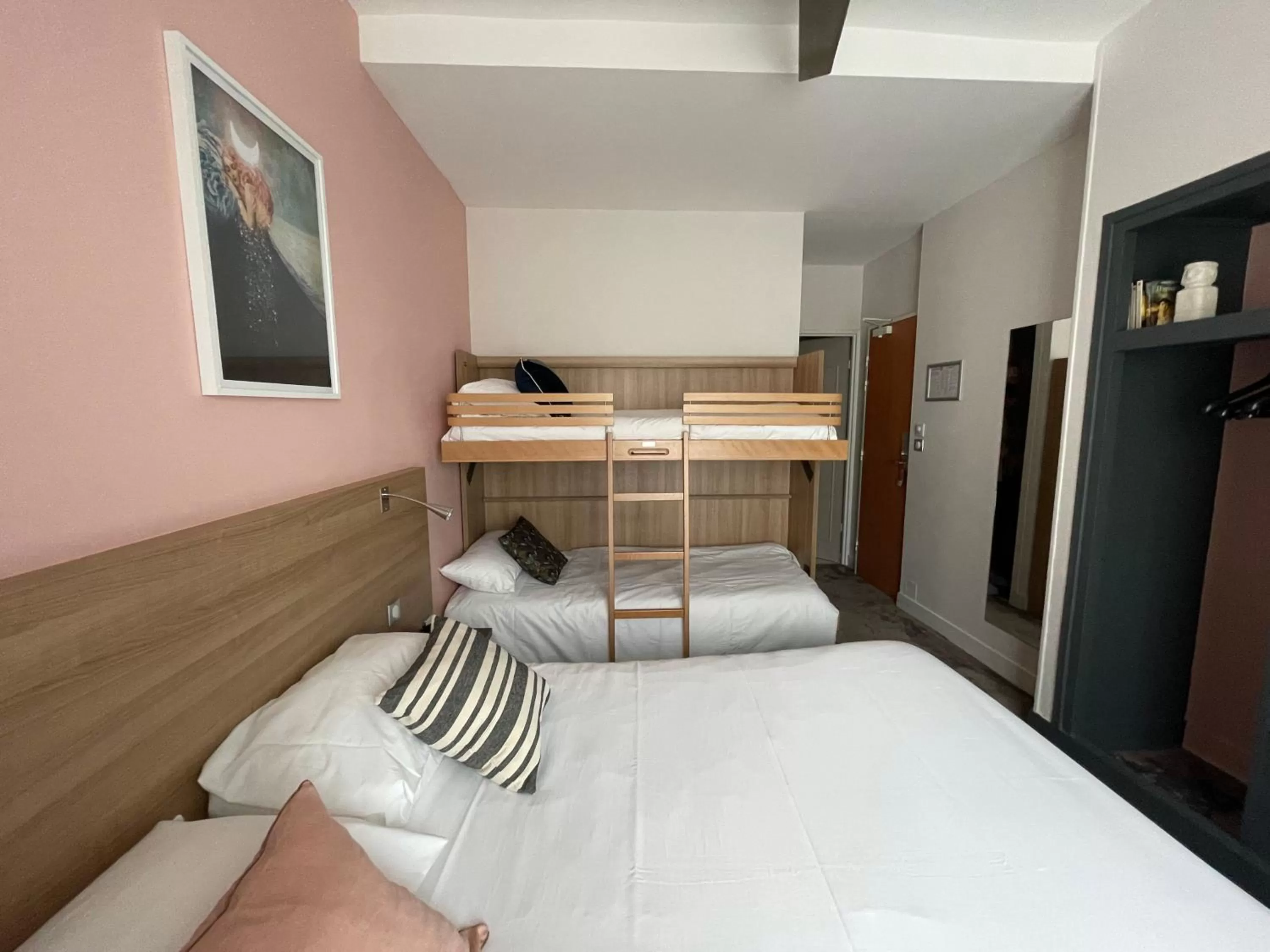 Bedroom, Bed in Urban Jungle Hôtel Orleans