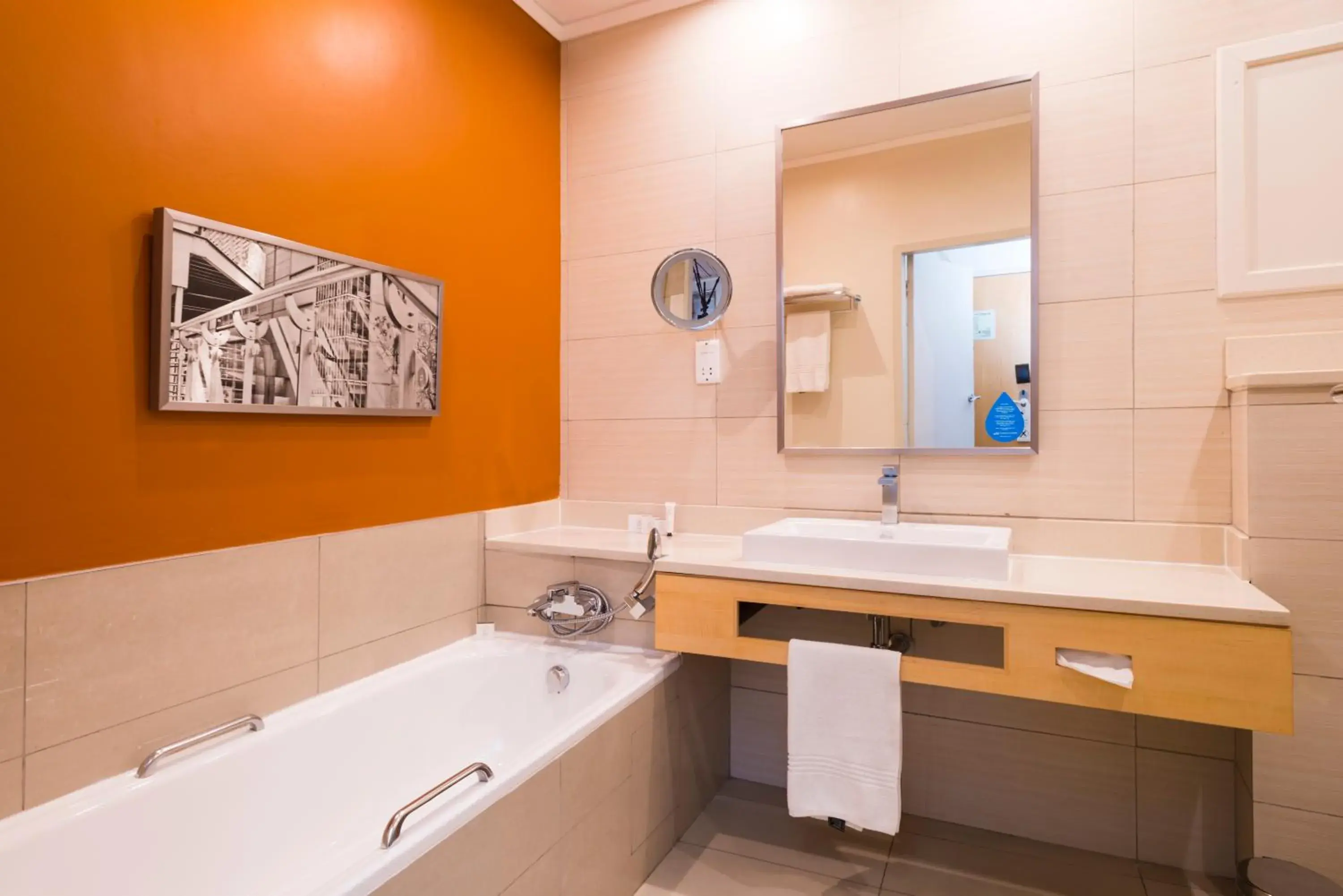 Guest room, 2 Twin/Single Bed(s), City view in Protea Hotel by Marriott Gaborone Masa Square Guest room, 2 Twin/Single Bed(s), City view in Protea Hotel by Marriott Gaborone Masa Square