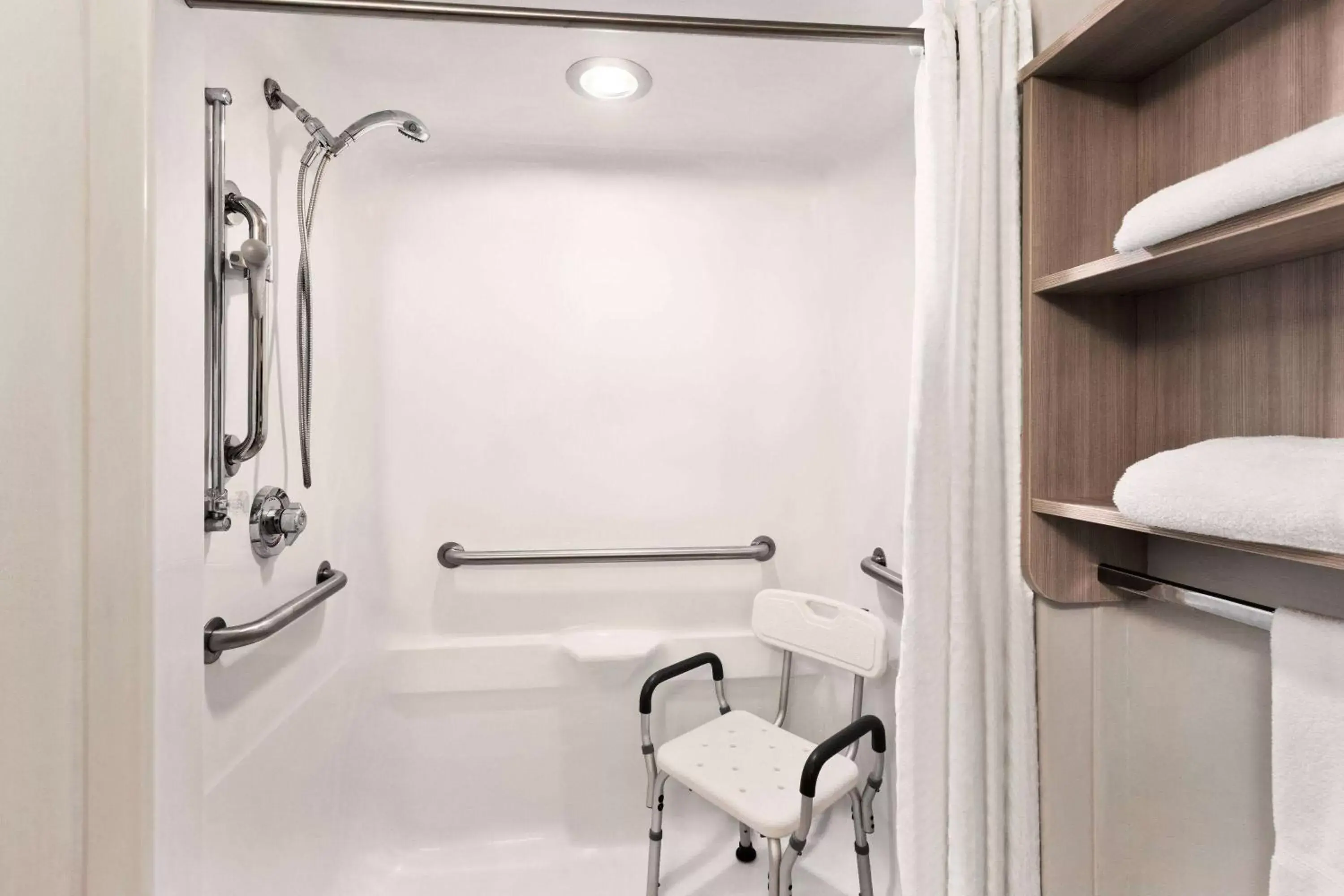 Shower, Bathroom in Microtel Inn & Suites by Wyndham Florence/Cincinnati Airpo