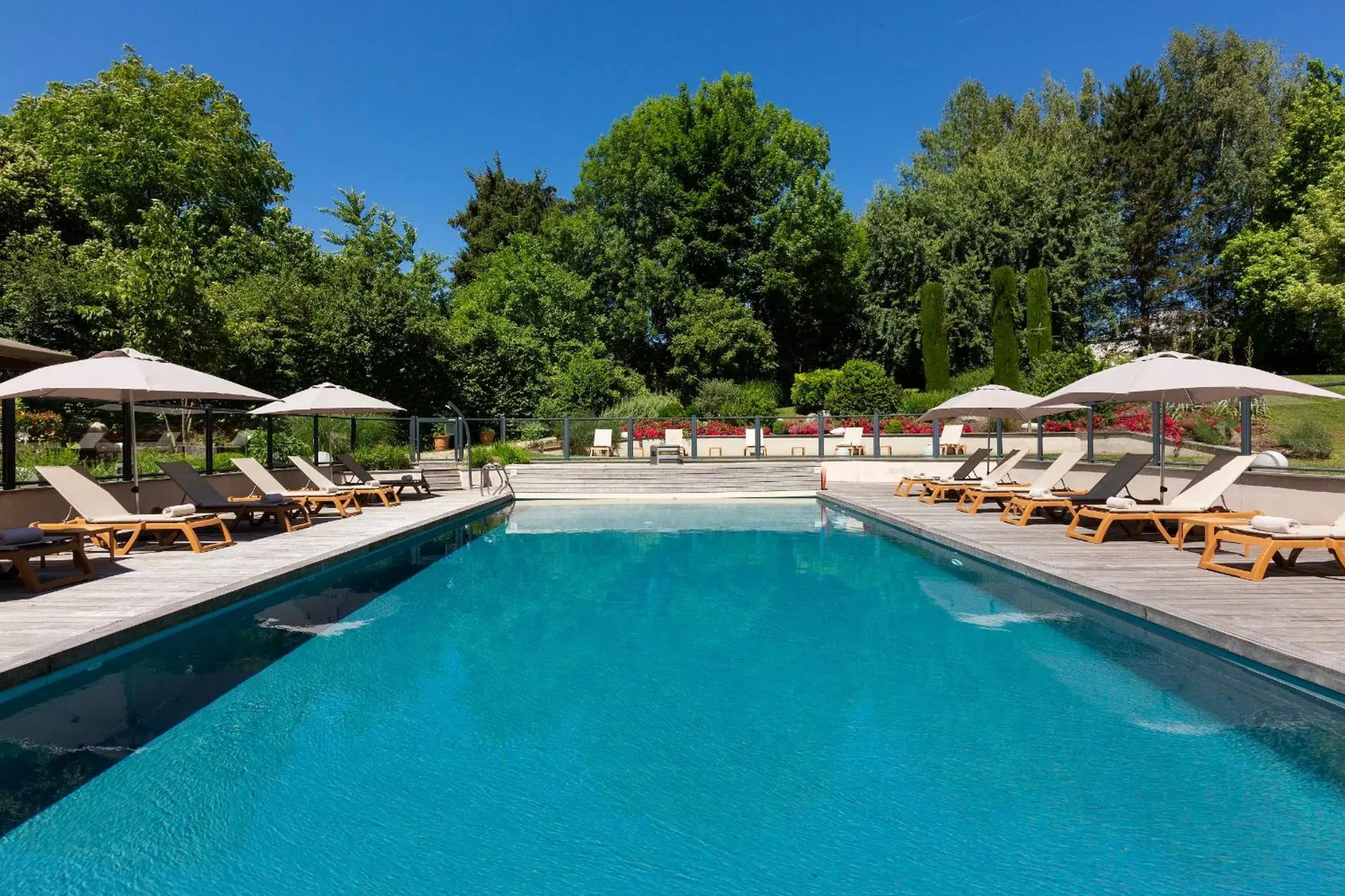 Swimming Pool in Résidence la Réserve Genève Ferney Voltaire