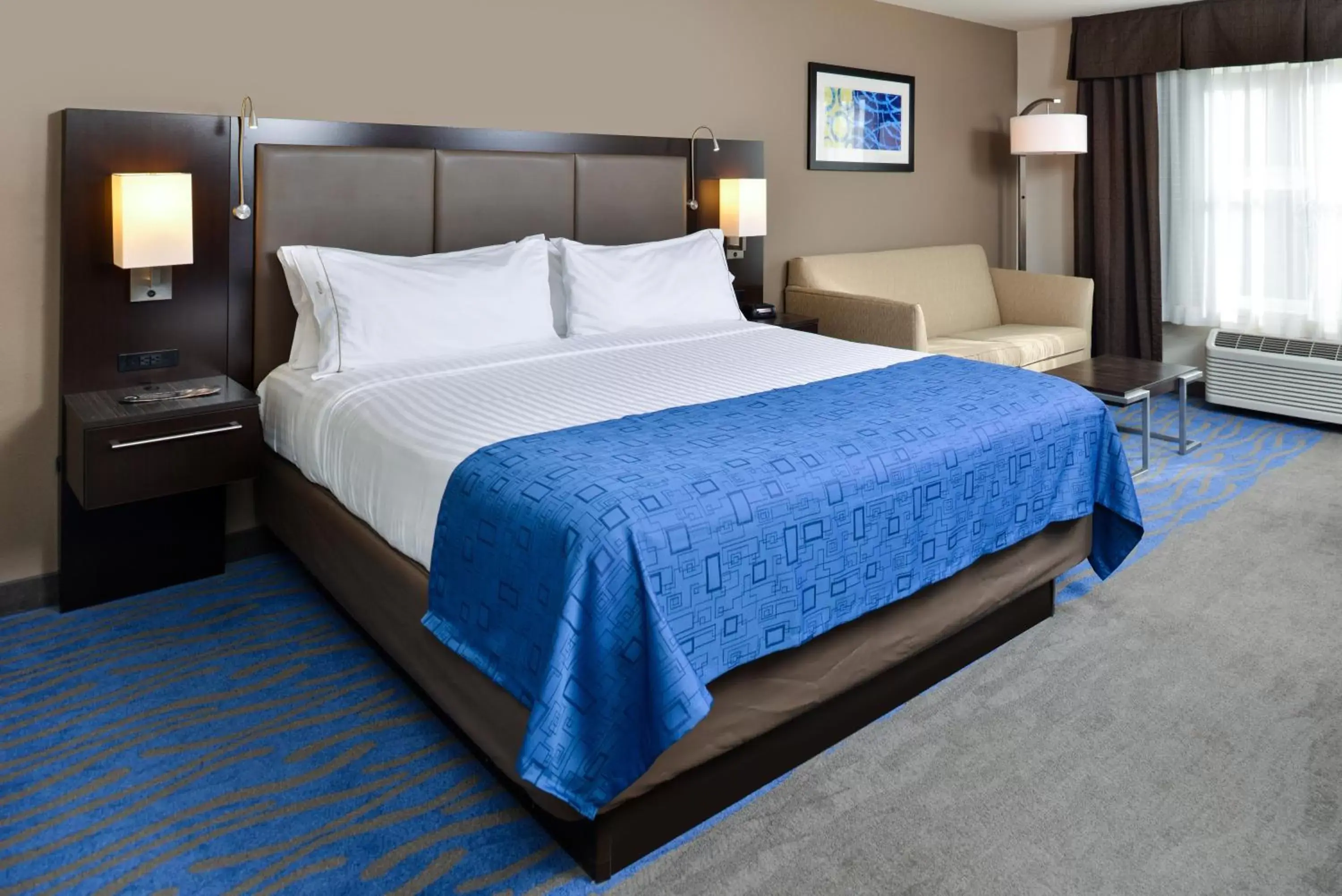 Photo of the whole room, Bed in Holiday Inn Express Hotel & Suites St. Louis West-O'Fallon, an IHG Hotel