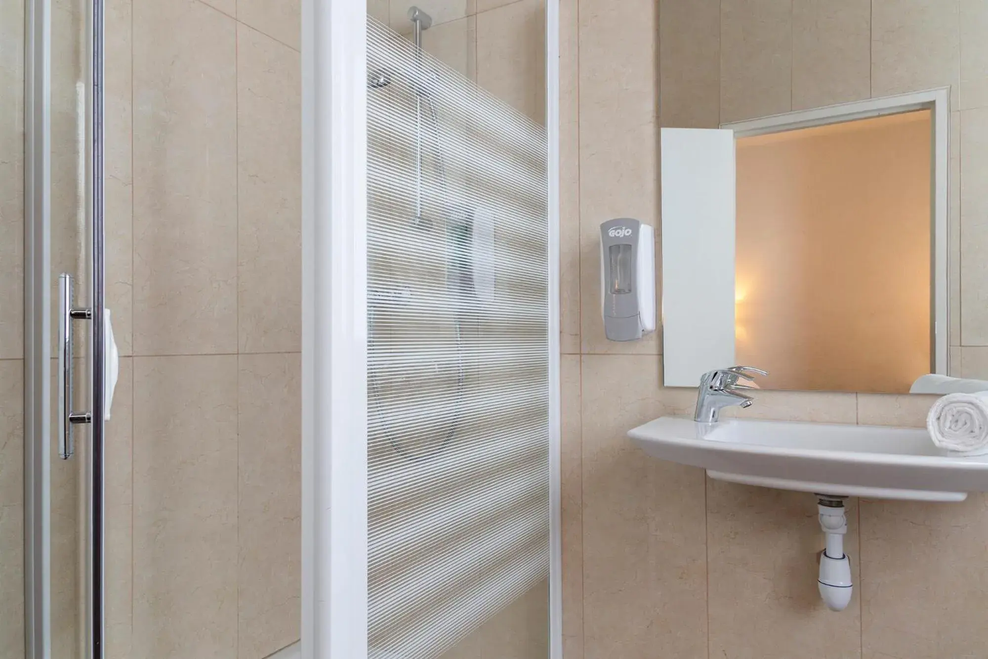 Shower, Bathroom in Inter Hotel Astoria-Vatican