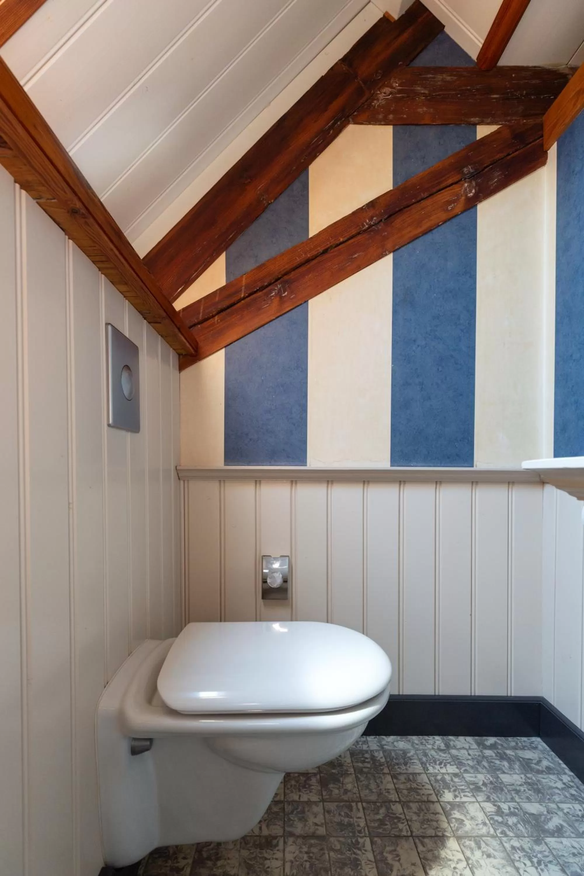 Toilet in Boerenhofstede de Overhorn