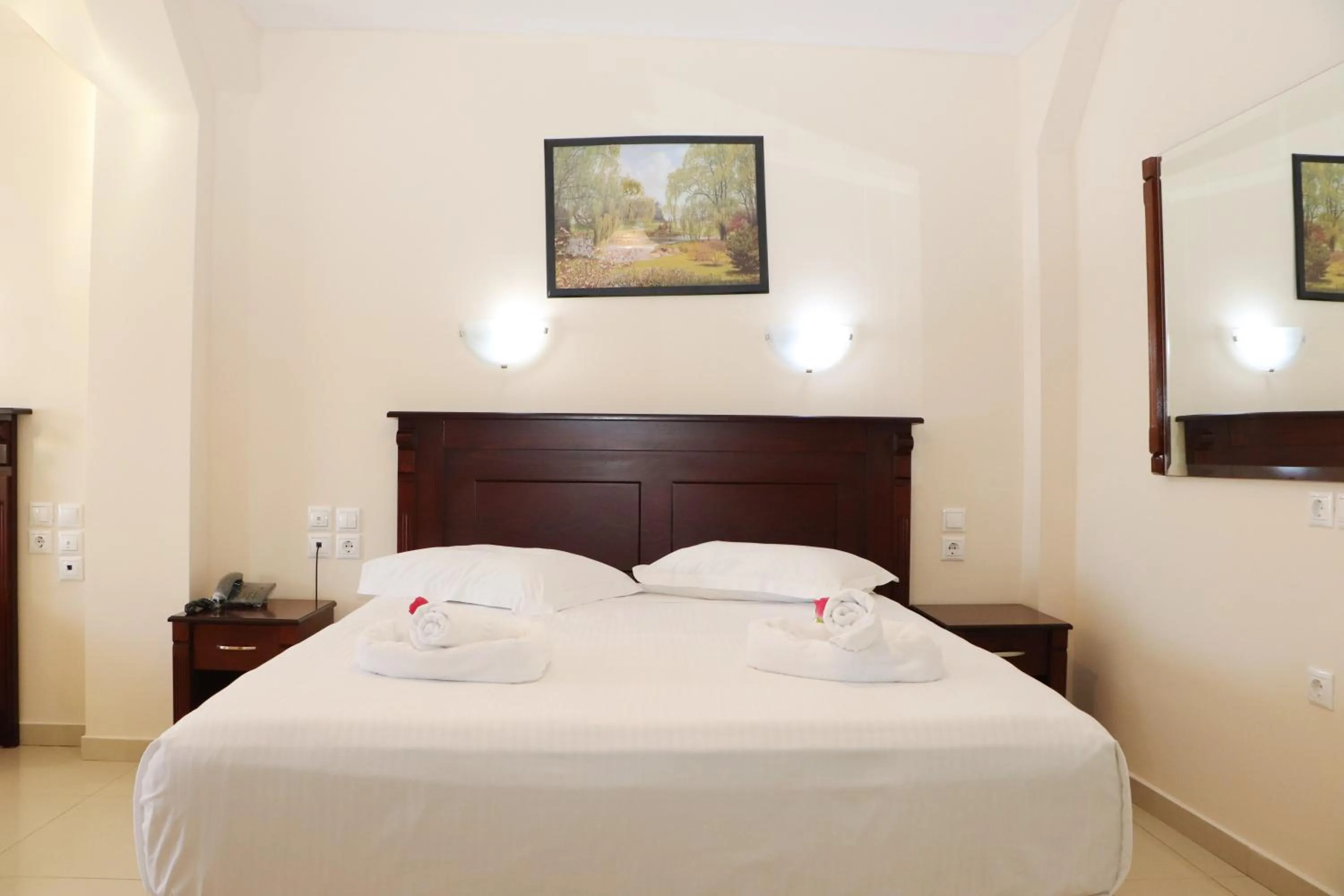 Bed in Hotel Kosta Famissi