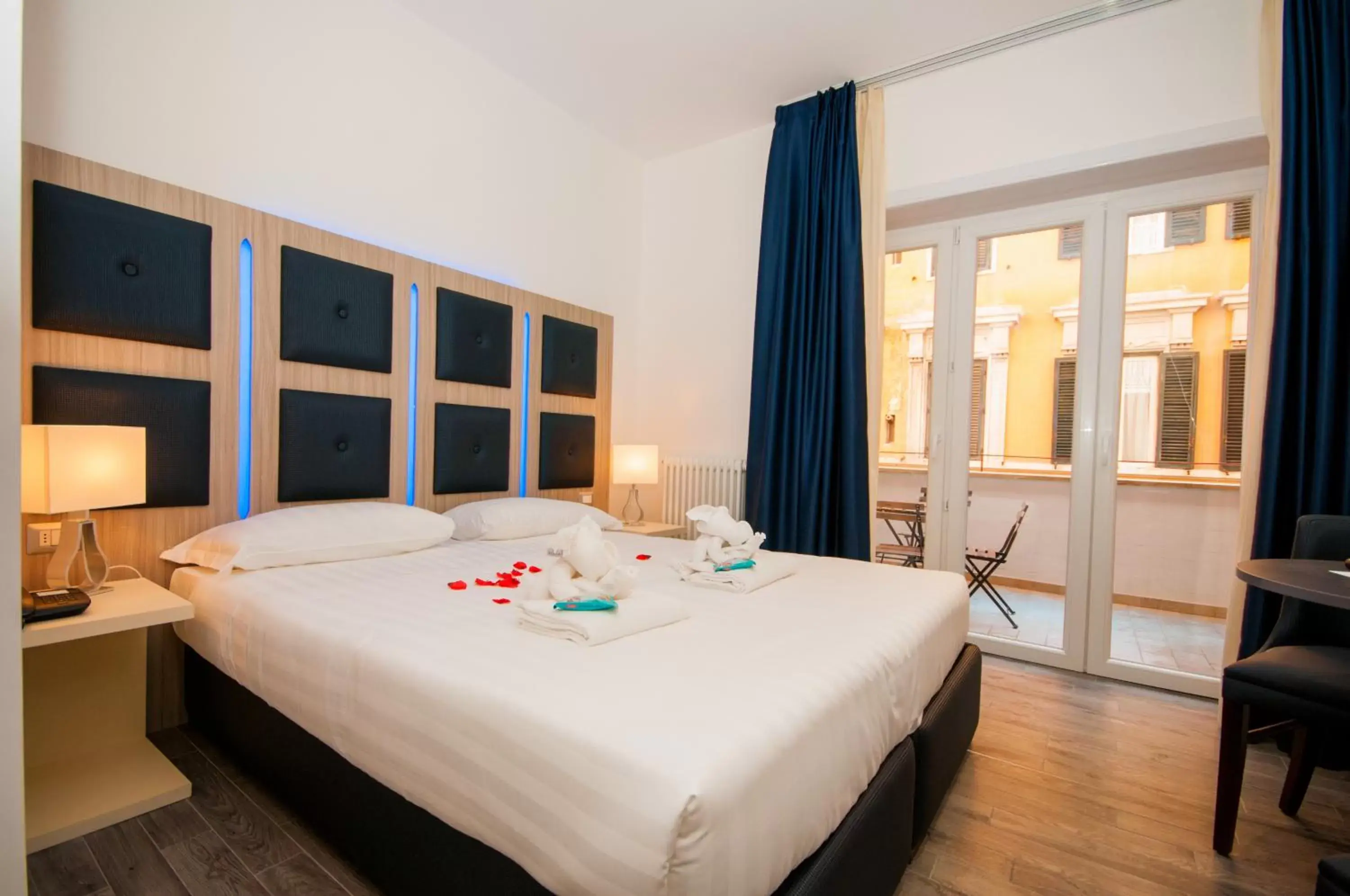 Photo of the whole room, Bed in Vatican Relais Rome Suite Photo of the whole room, Bed in Vatican Relais Rome Suite