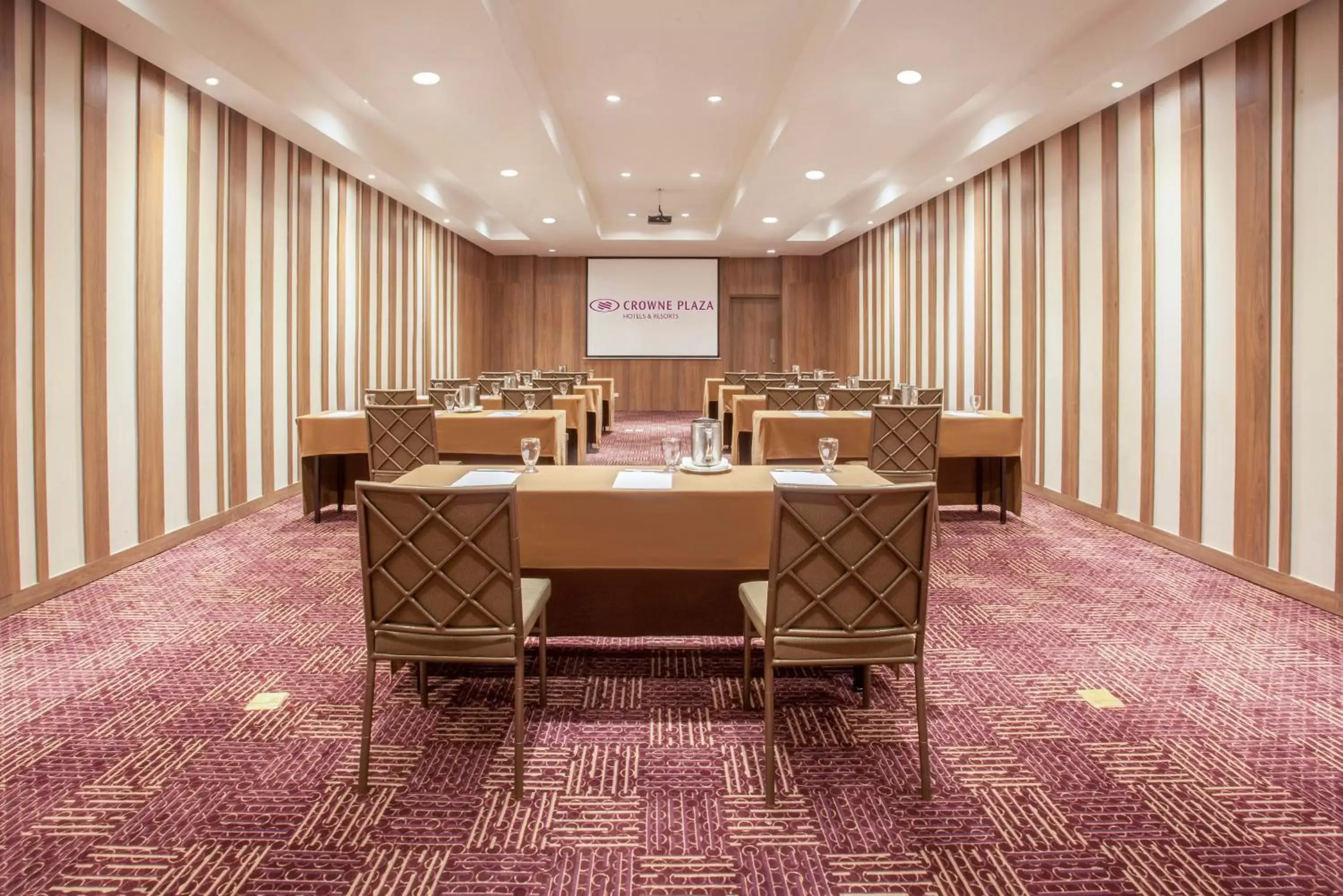 Meeting/conference room in Crowne Plaza Airport, an IHG Hotel