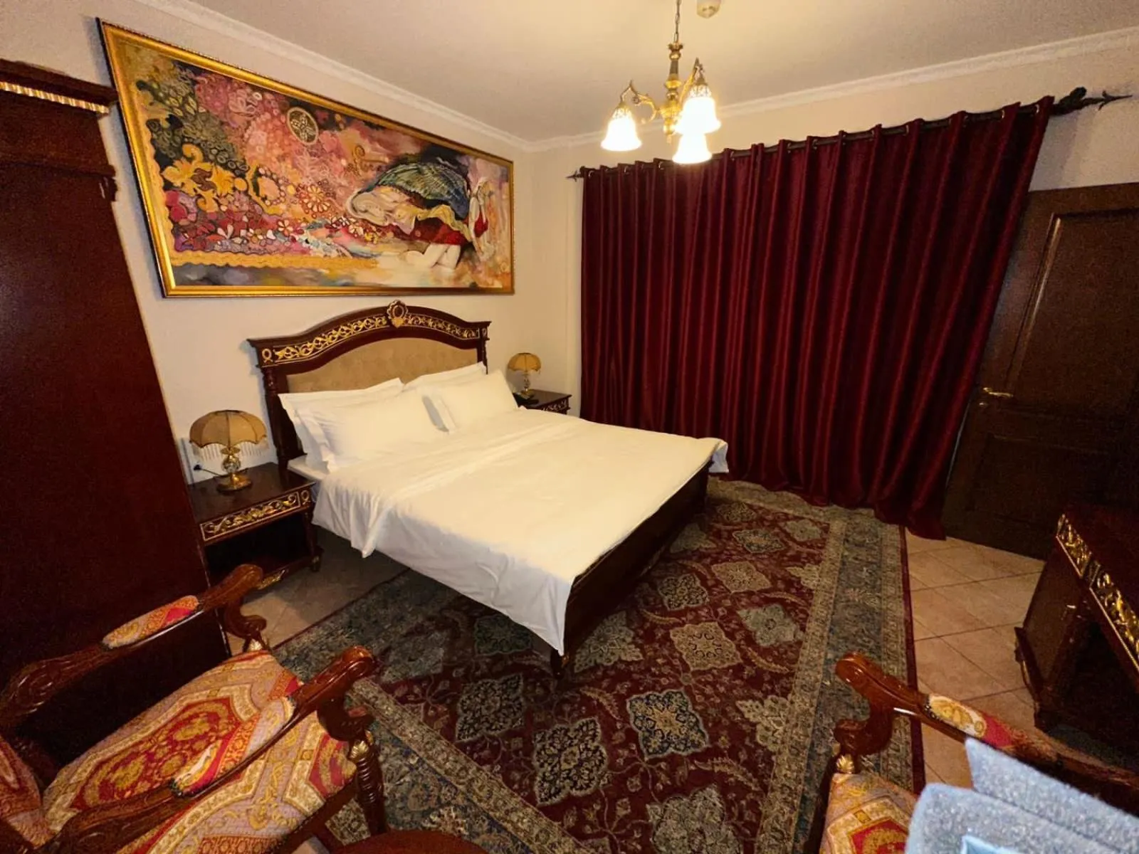 Shower, Bed in Dinasty Hotel