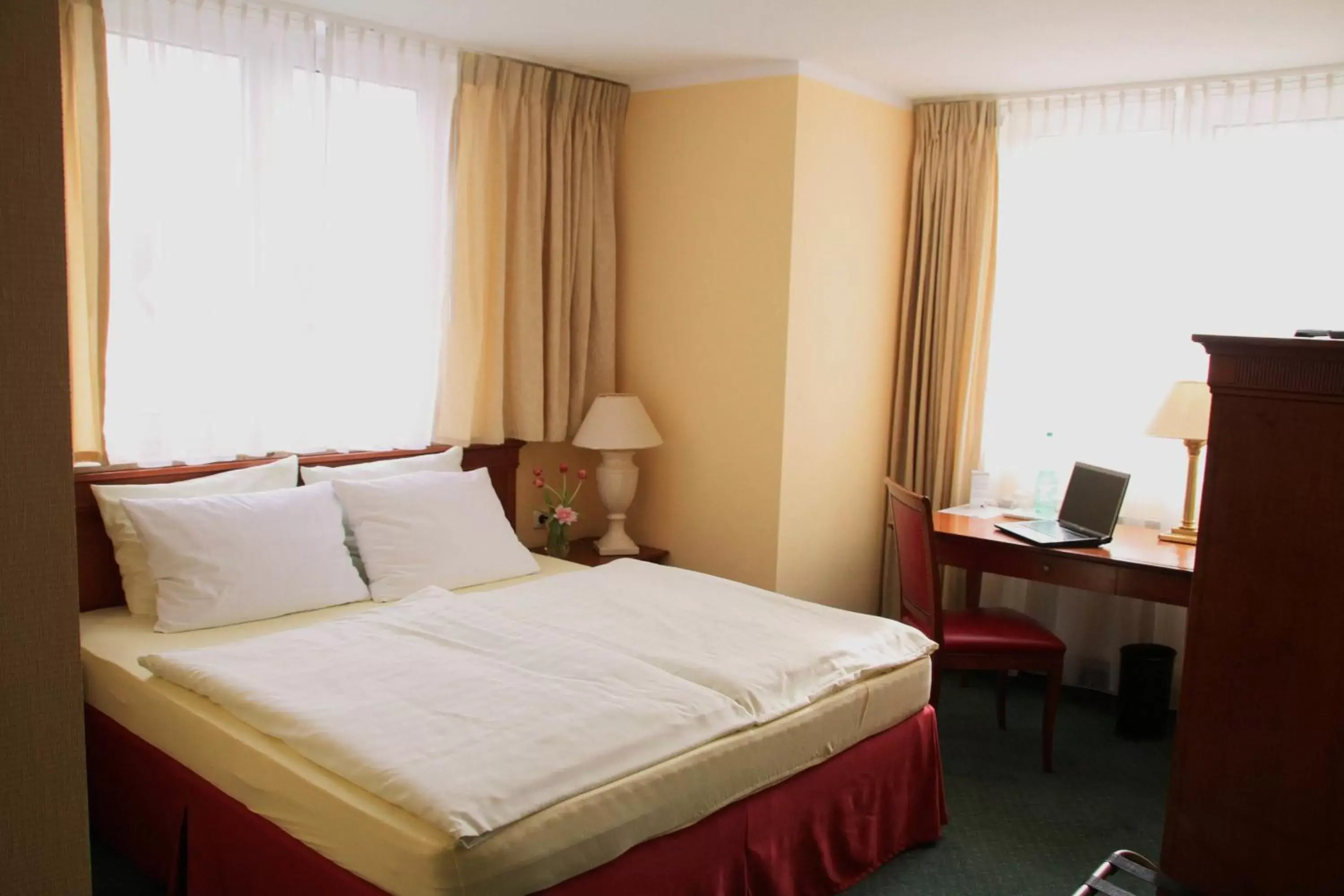 Bedroom, Bed in Hotel Residenz Stockstadt