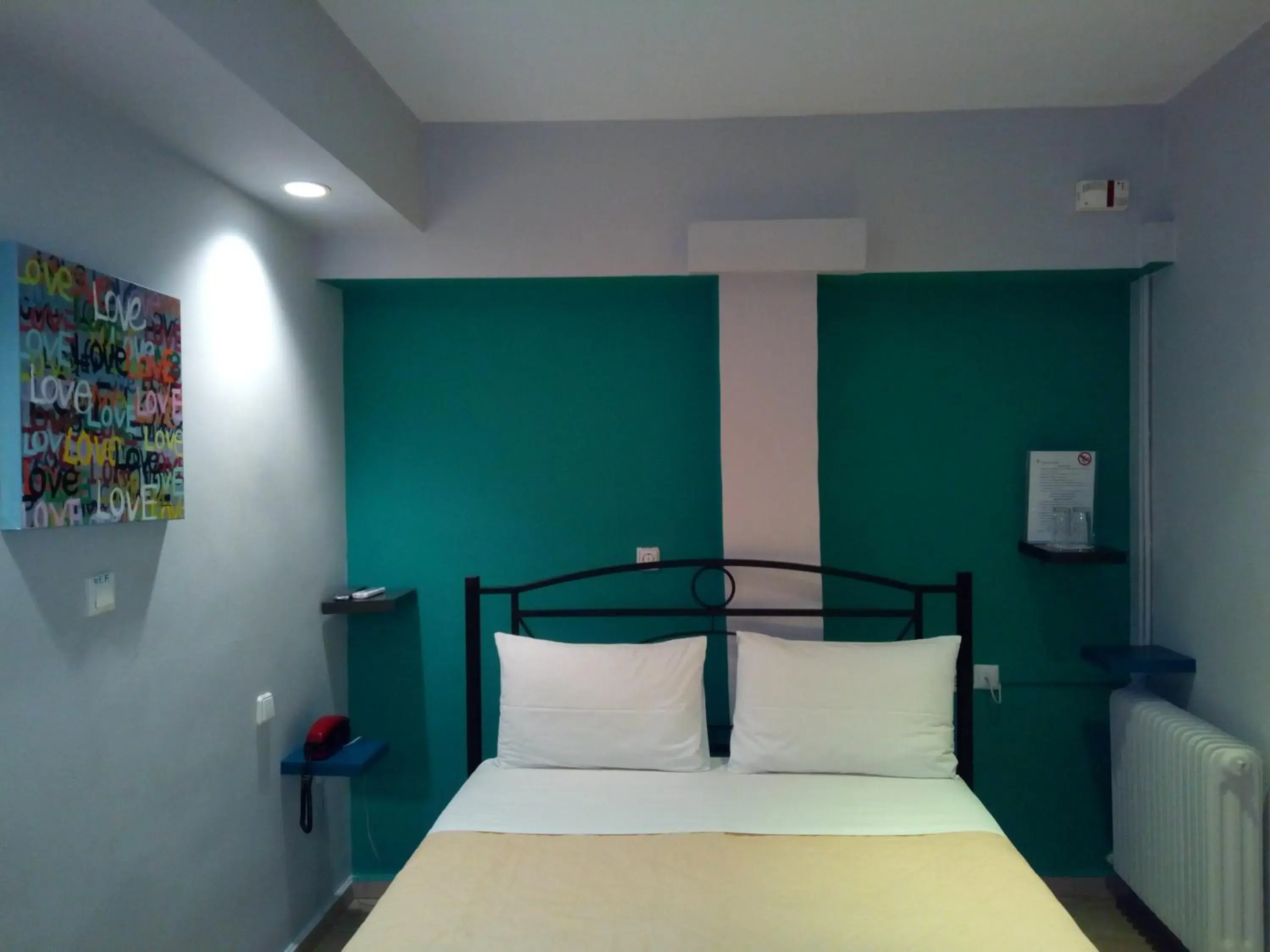 Photo of the whole room, Bed in Zappion Hotel