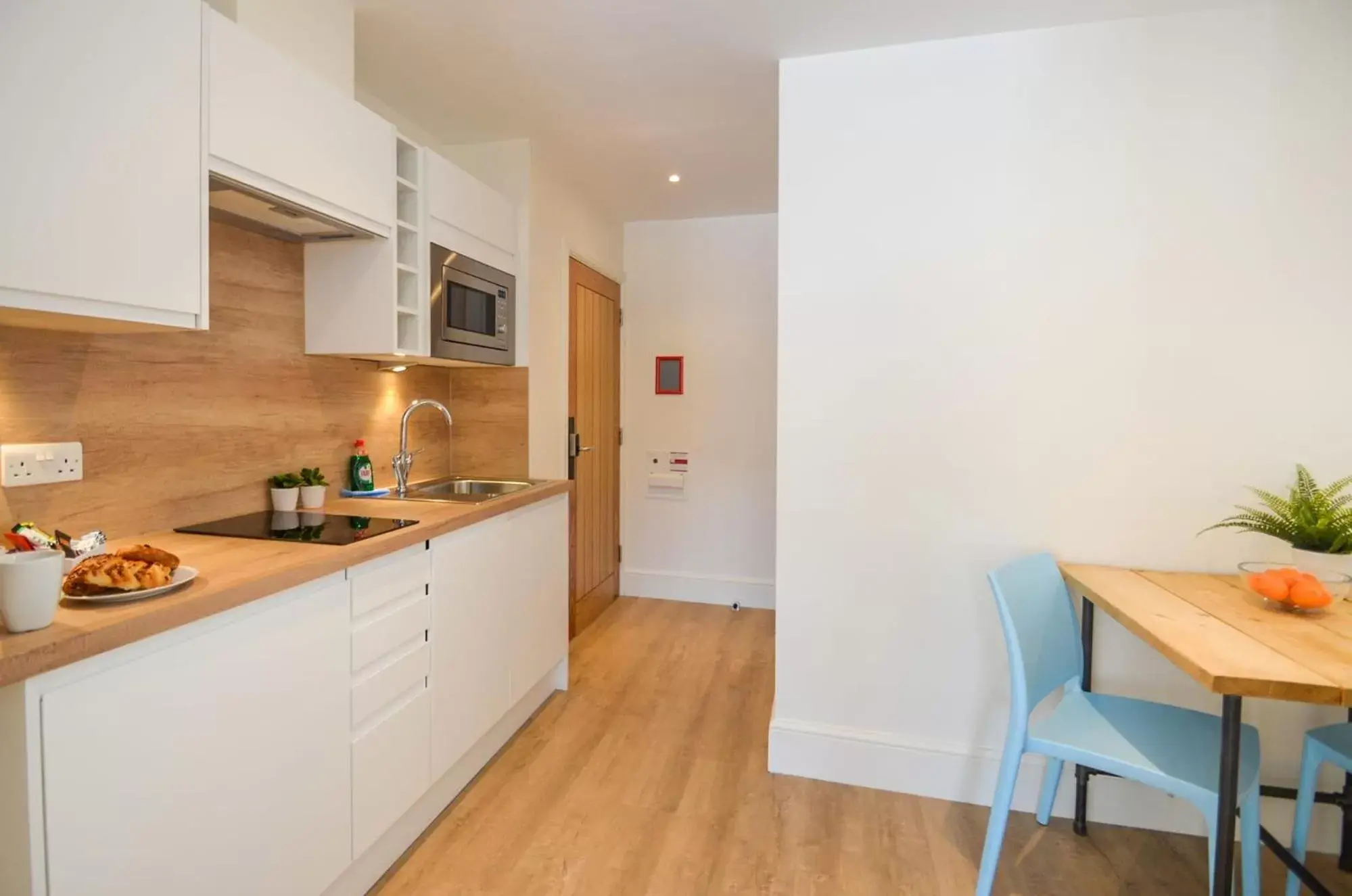 Kitchen/Kitchenette in The Birchover Residences Trent Bridge