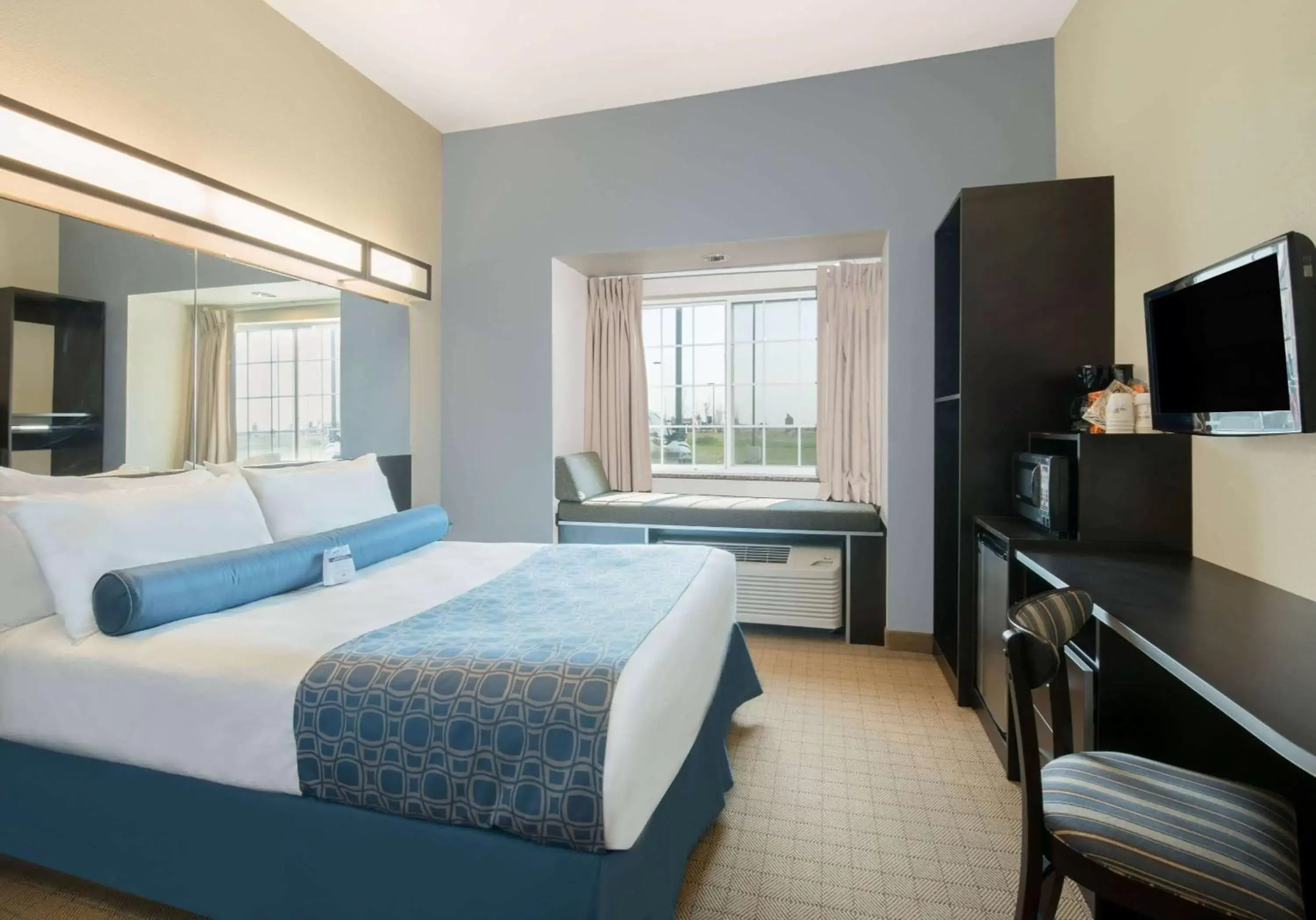 Photo of the whole room, Bed in Microtel Inn & Suites by Wyndham Stanley