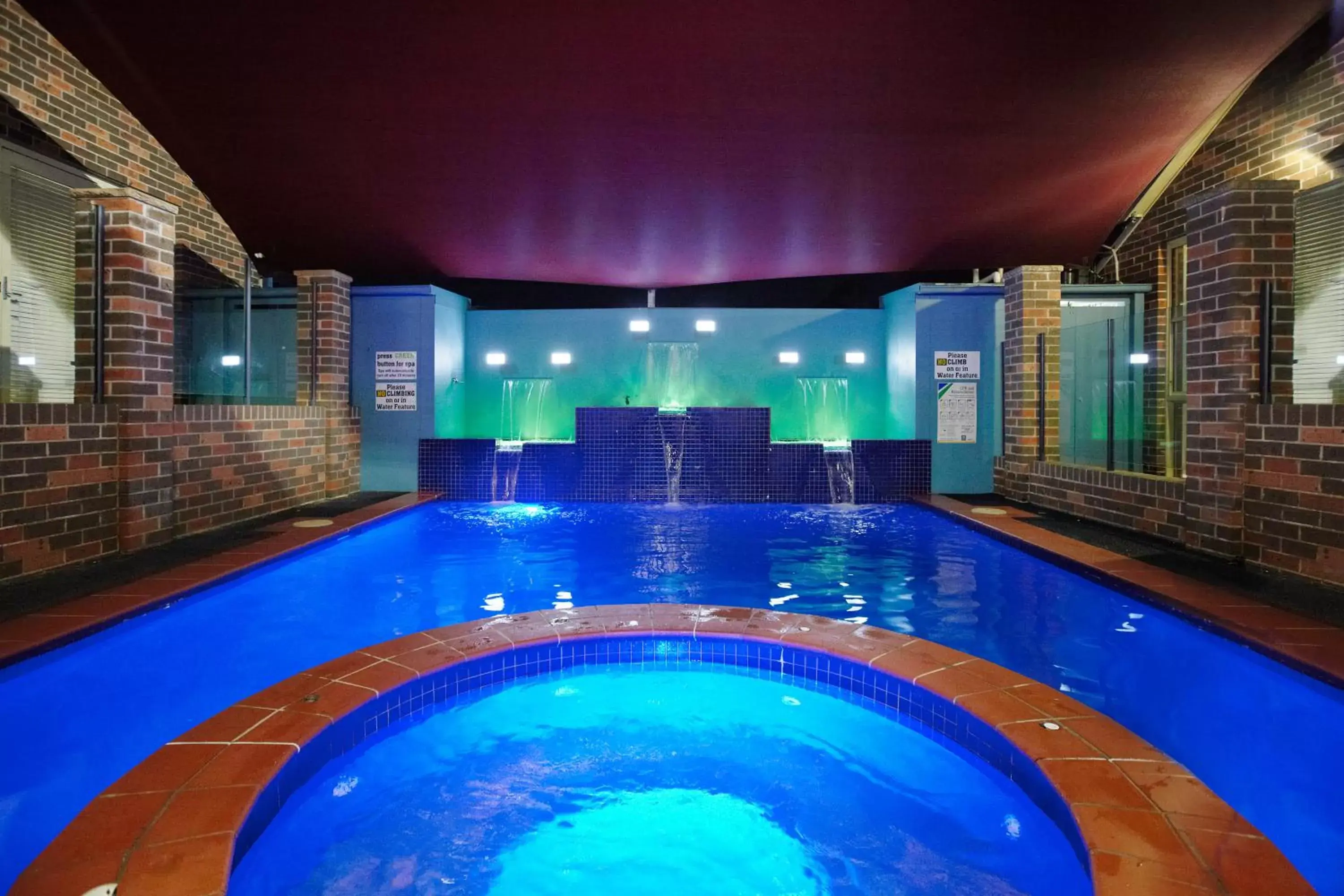 Hot Tub, Swimming Pool in Jesmond Executive Villas