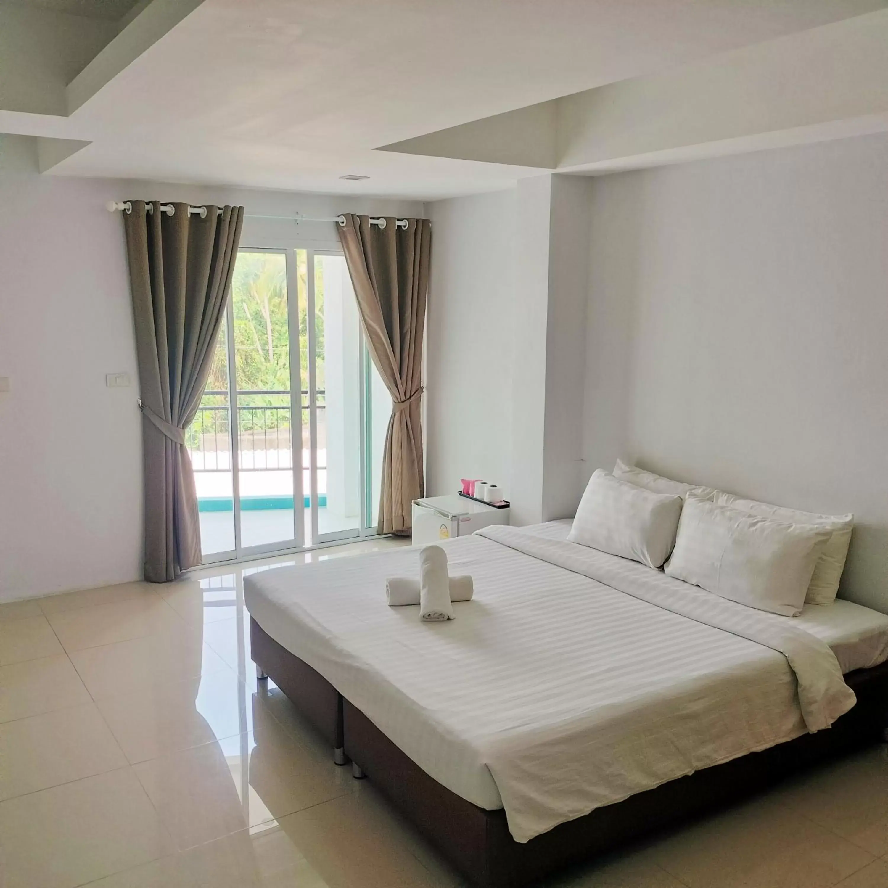 Shower, Bed in Morakot Twin Chumphon